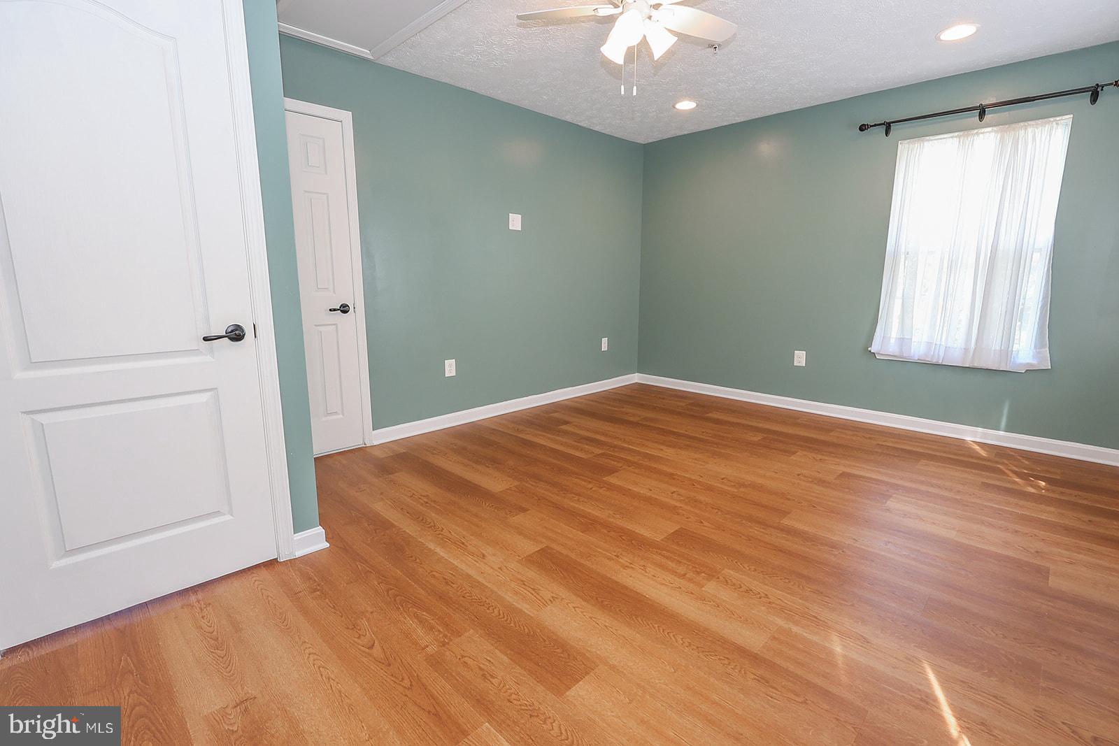 LAUREL GLEN - Residential