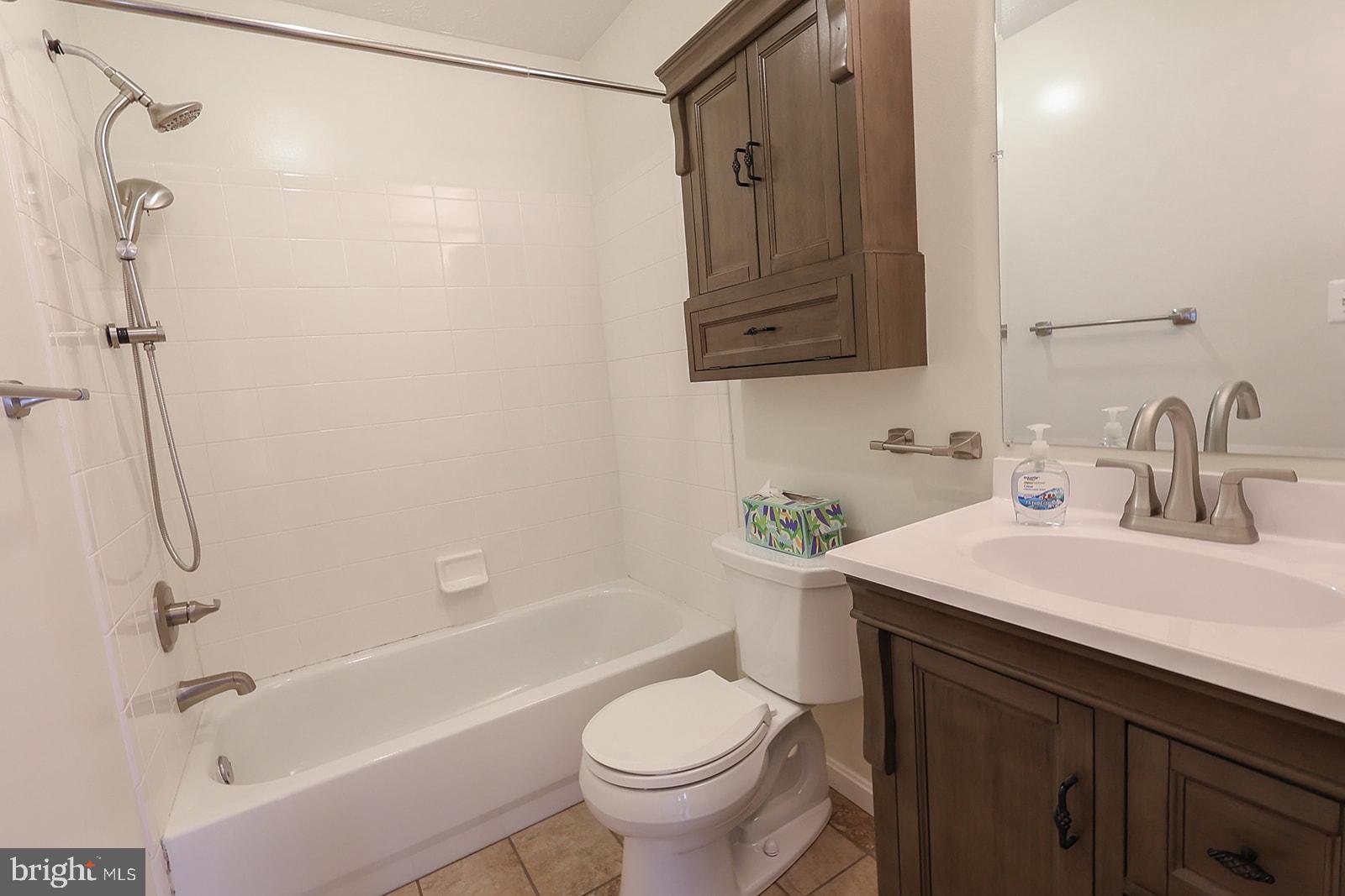 LAUREL GLEN - Residential