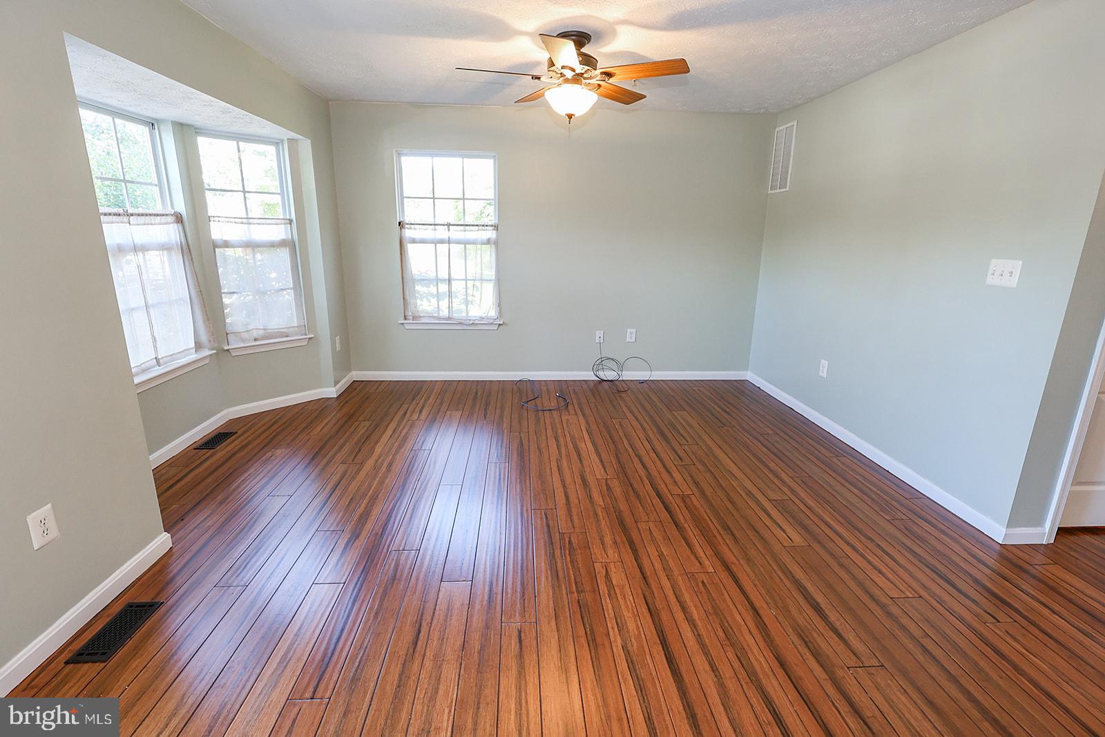 LAUREL GLEN - Residential
