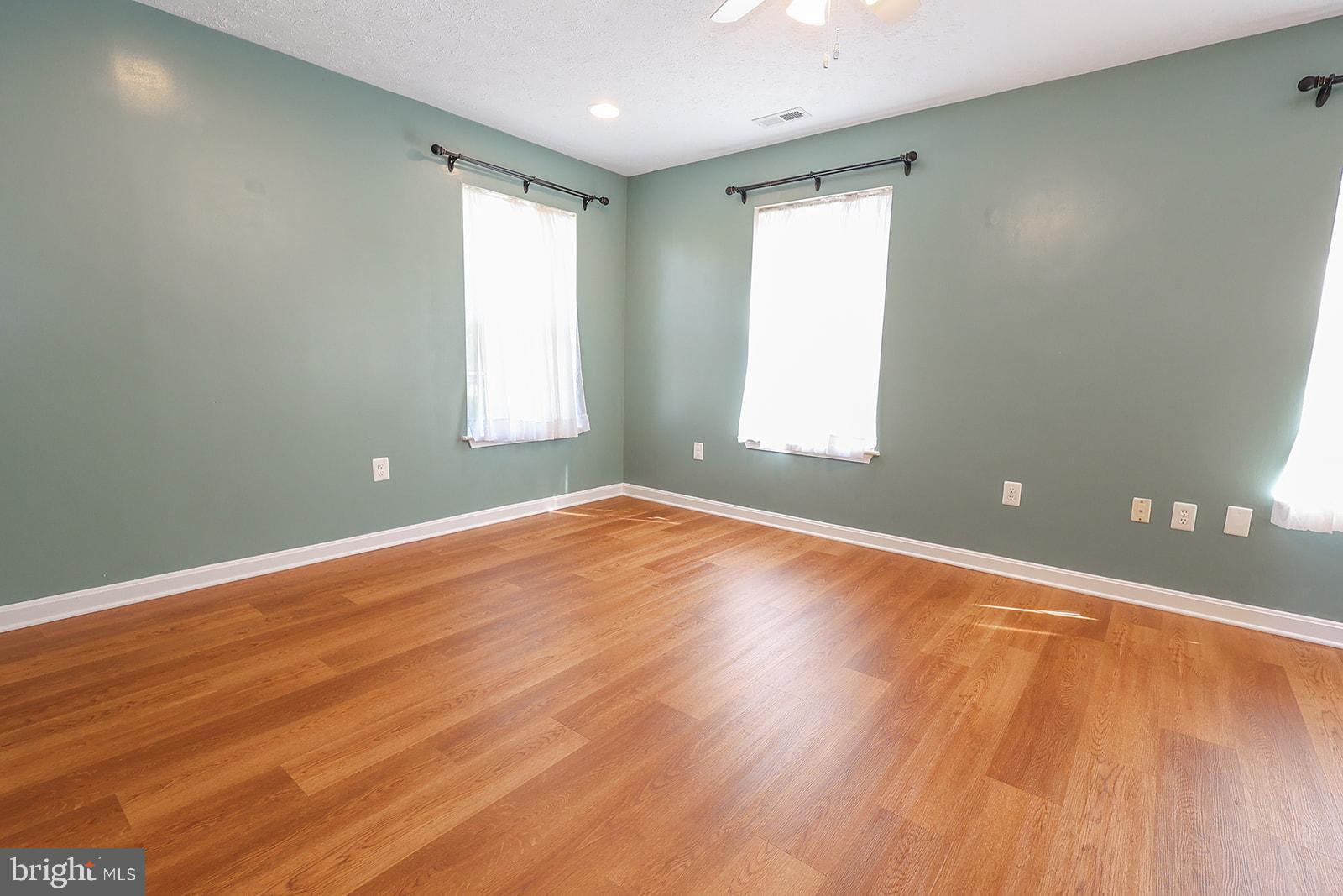 LAUREL GLEN - Residential