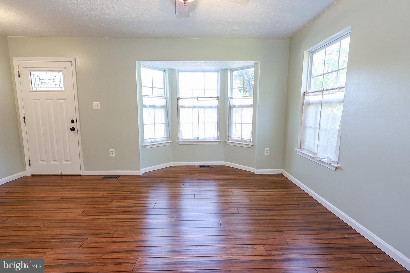 LAUREL GLEN - Residential