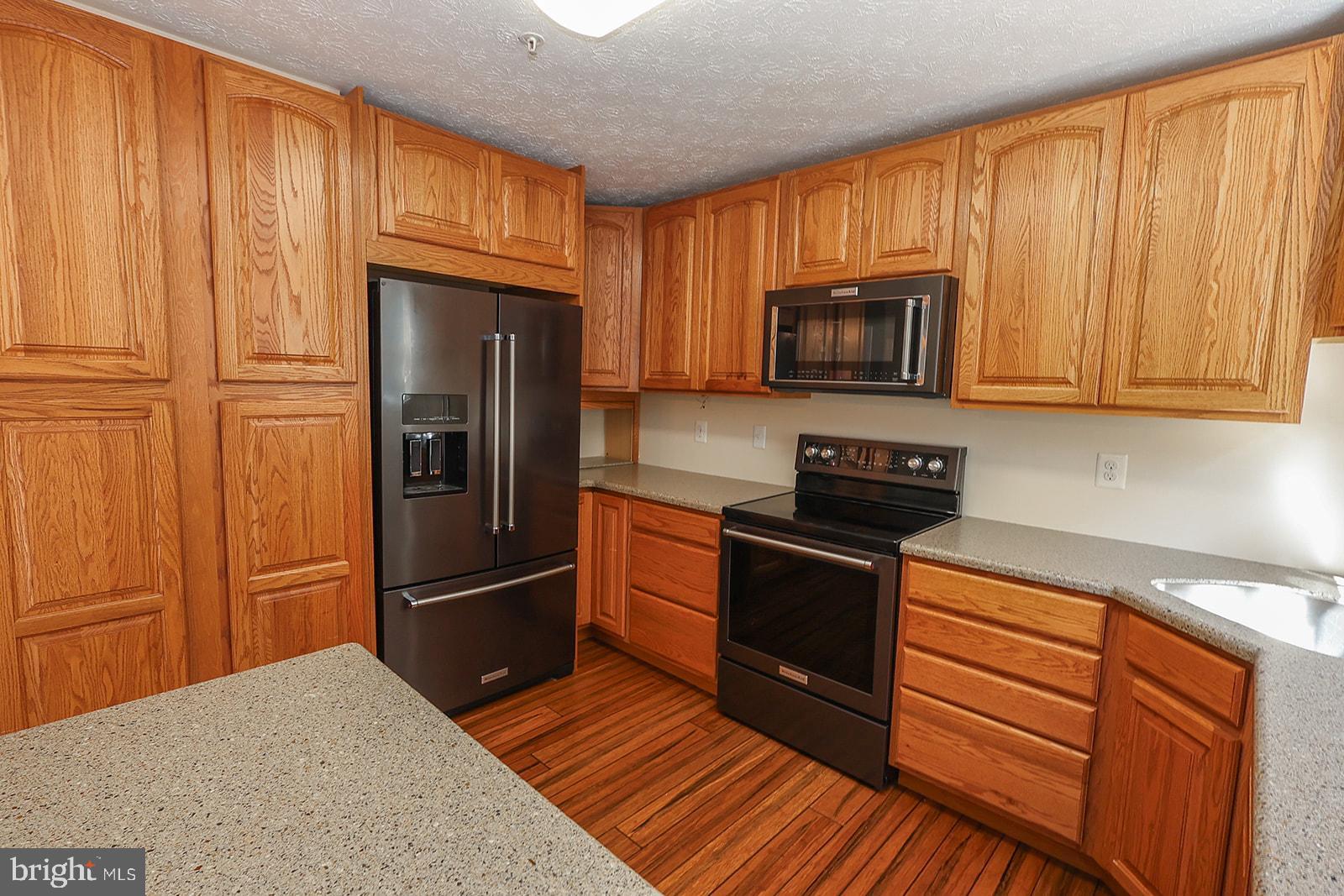 LAUREL GLEN - Residential
