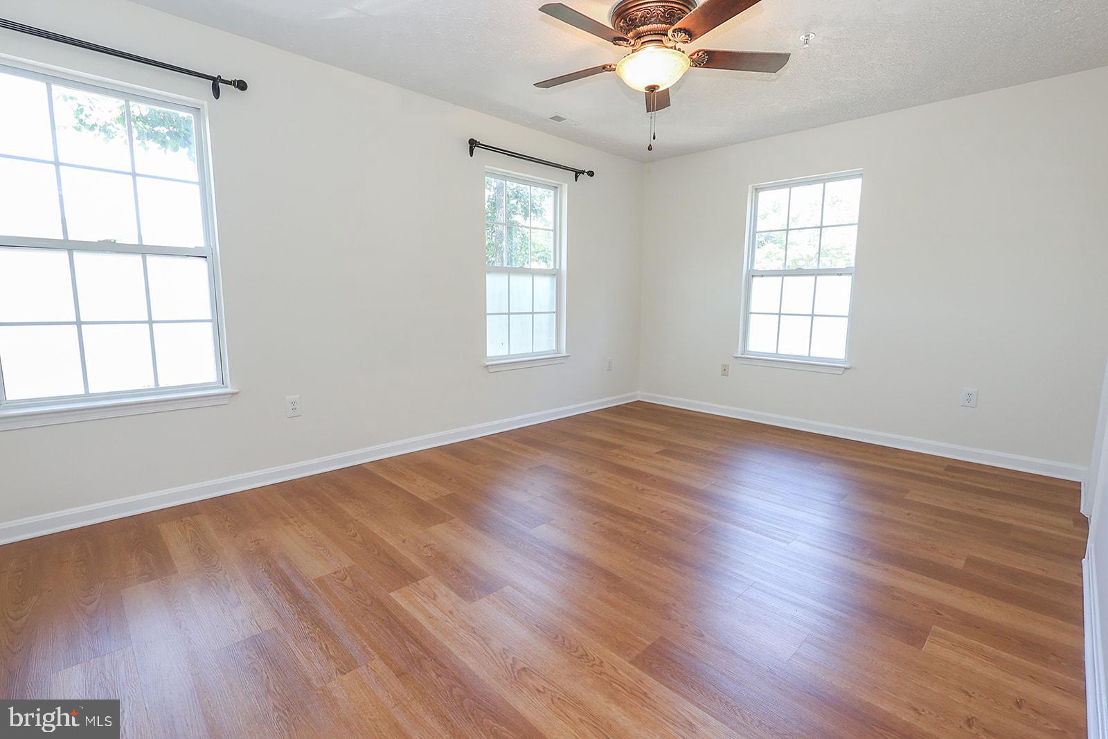 LAUREL GLEN - Residential