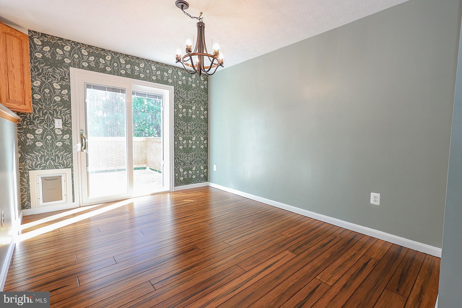LAUREL GLEN - Residential