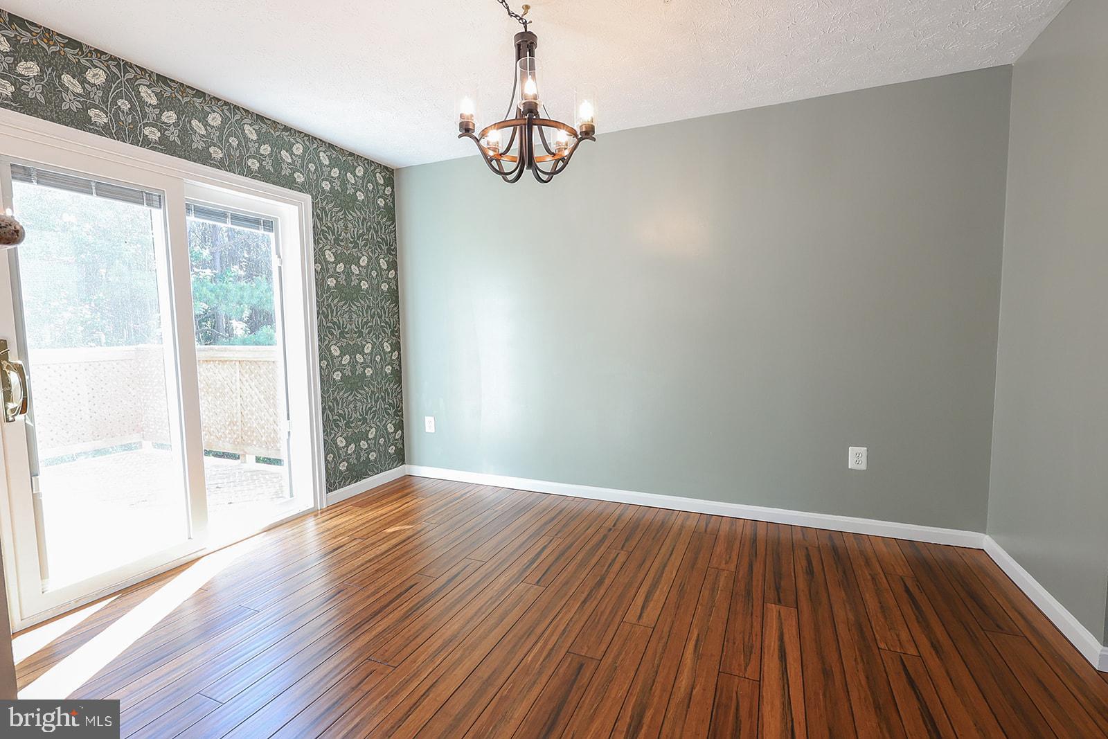 LAUREL GLEN - Residential