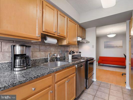 CENTURY SOUTH - Residential Lease