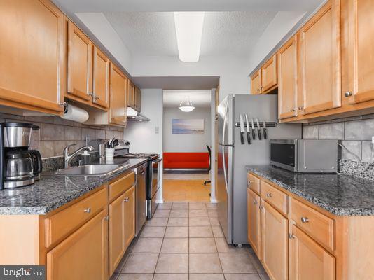 CENTURY SOUTH - Residential Lease