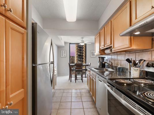 CENTURY SOUTH - Residential Lease
