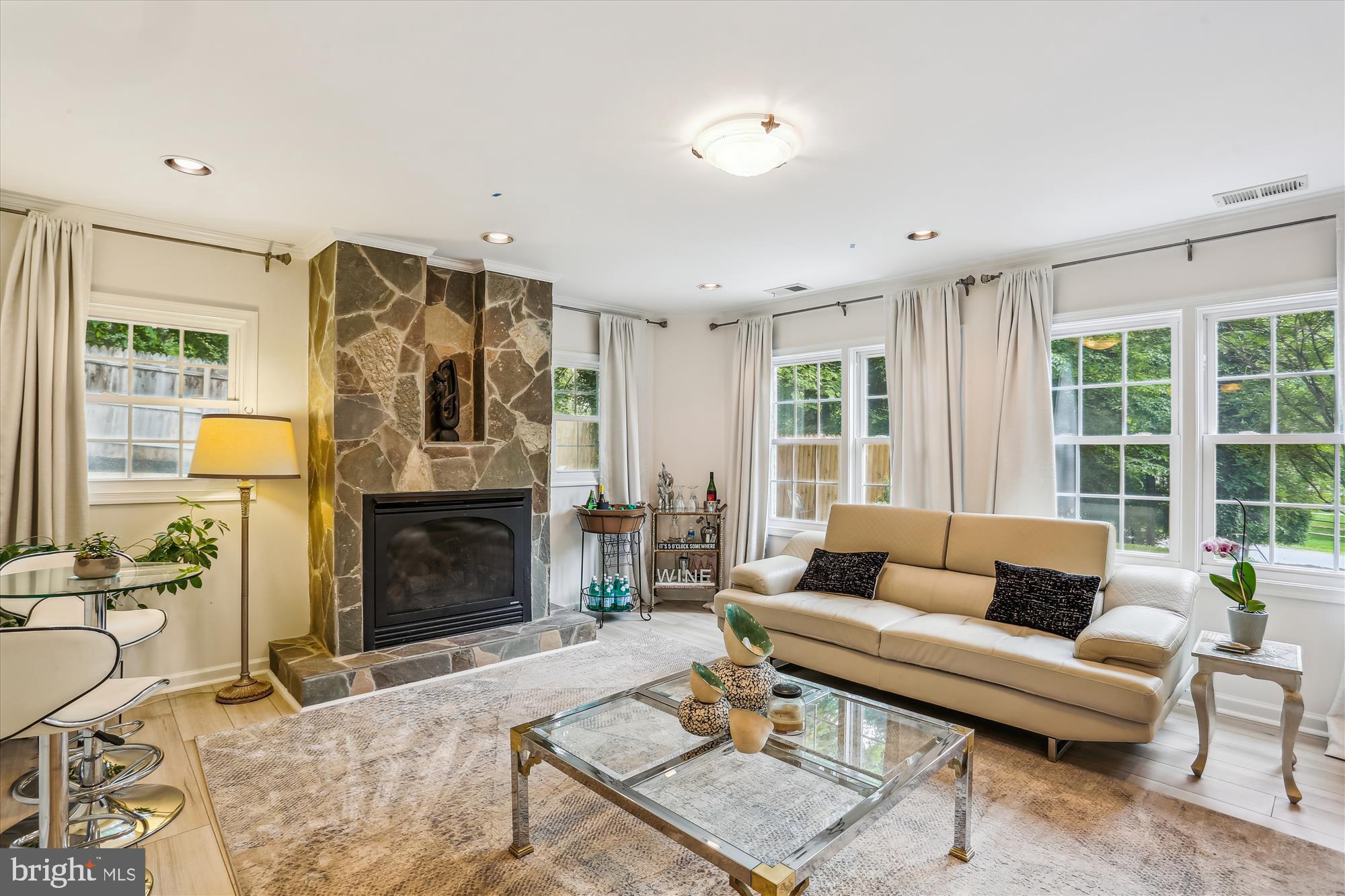 POTOMAC OUTSIDE - Residential
