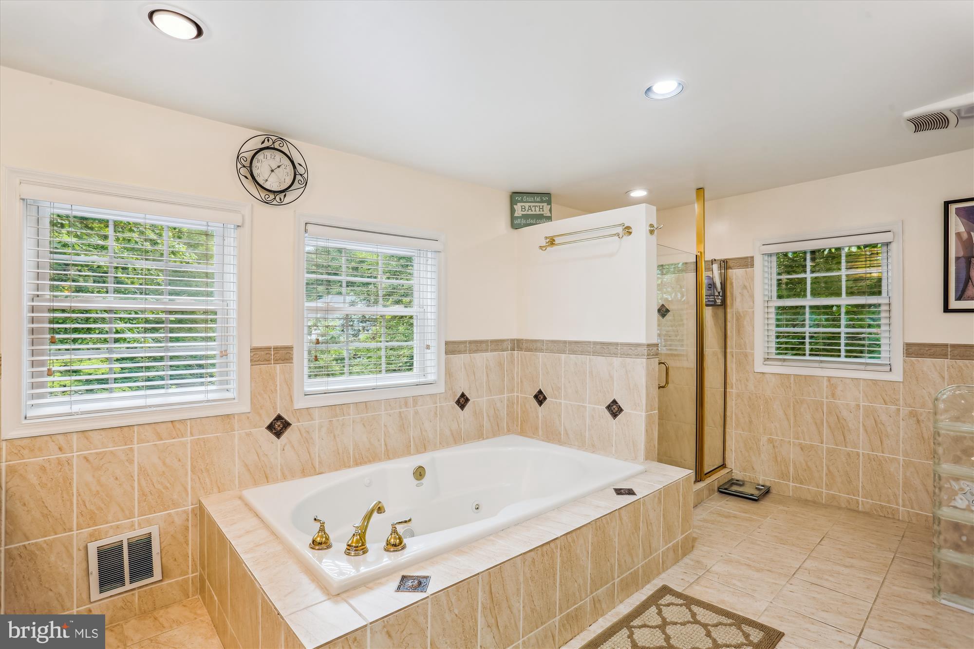 POTOMAC OUTSIDE - Residential