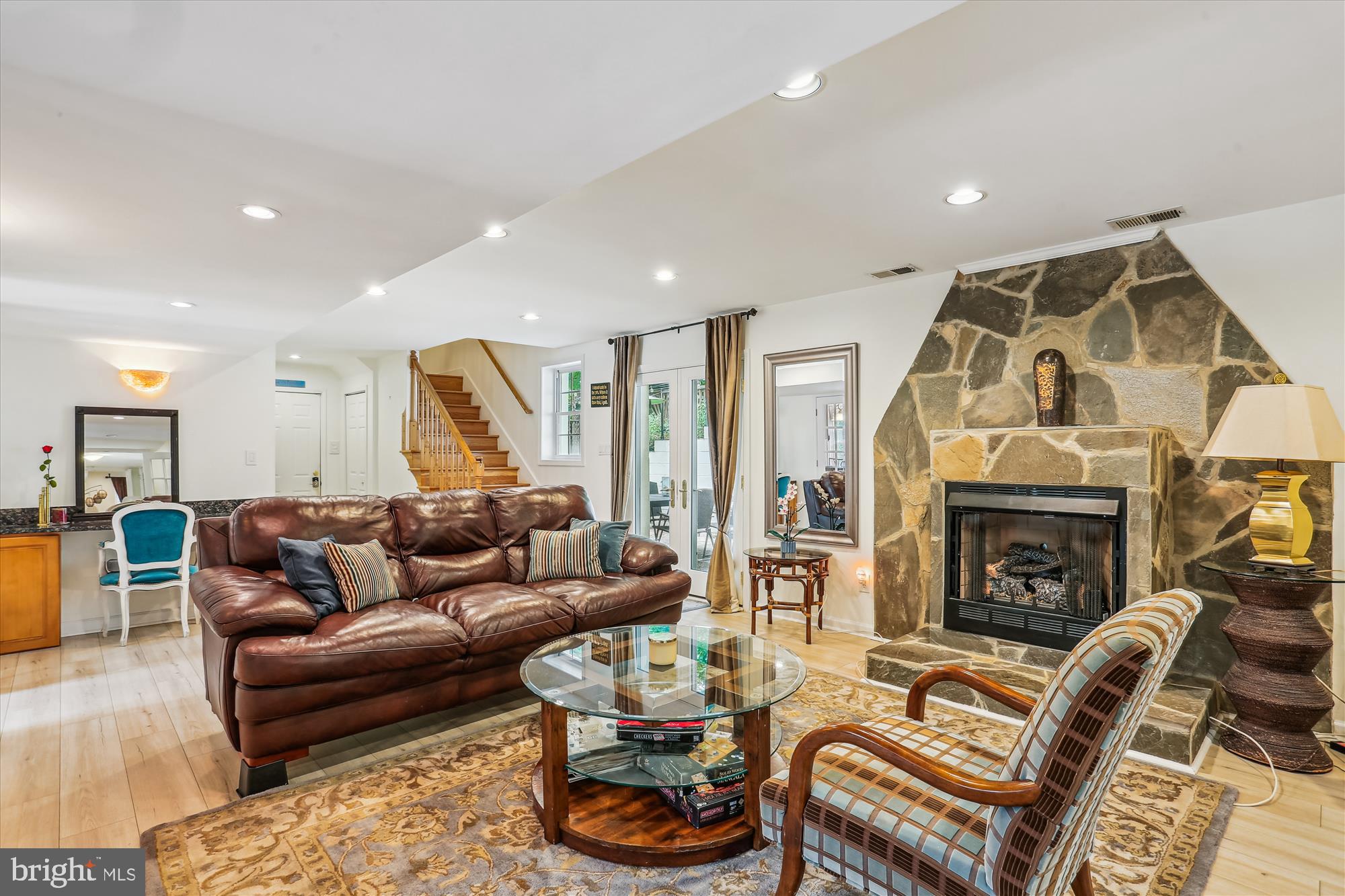 POTOMAC OUTSIDE - Residential
