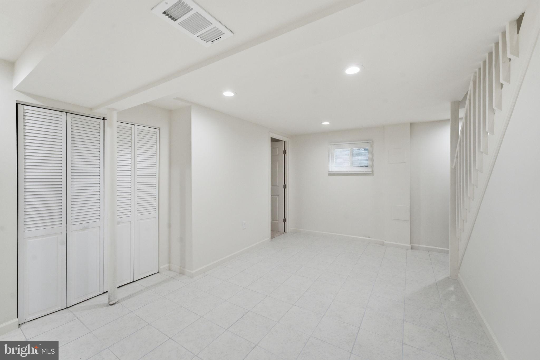 RITCHIE MANOR - Residential