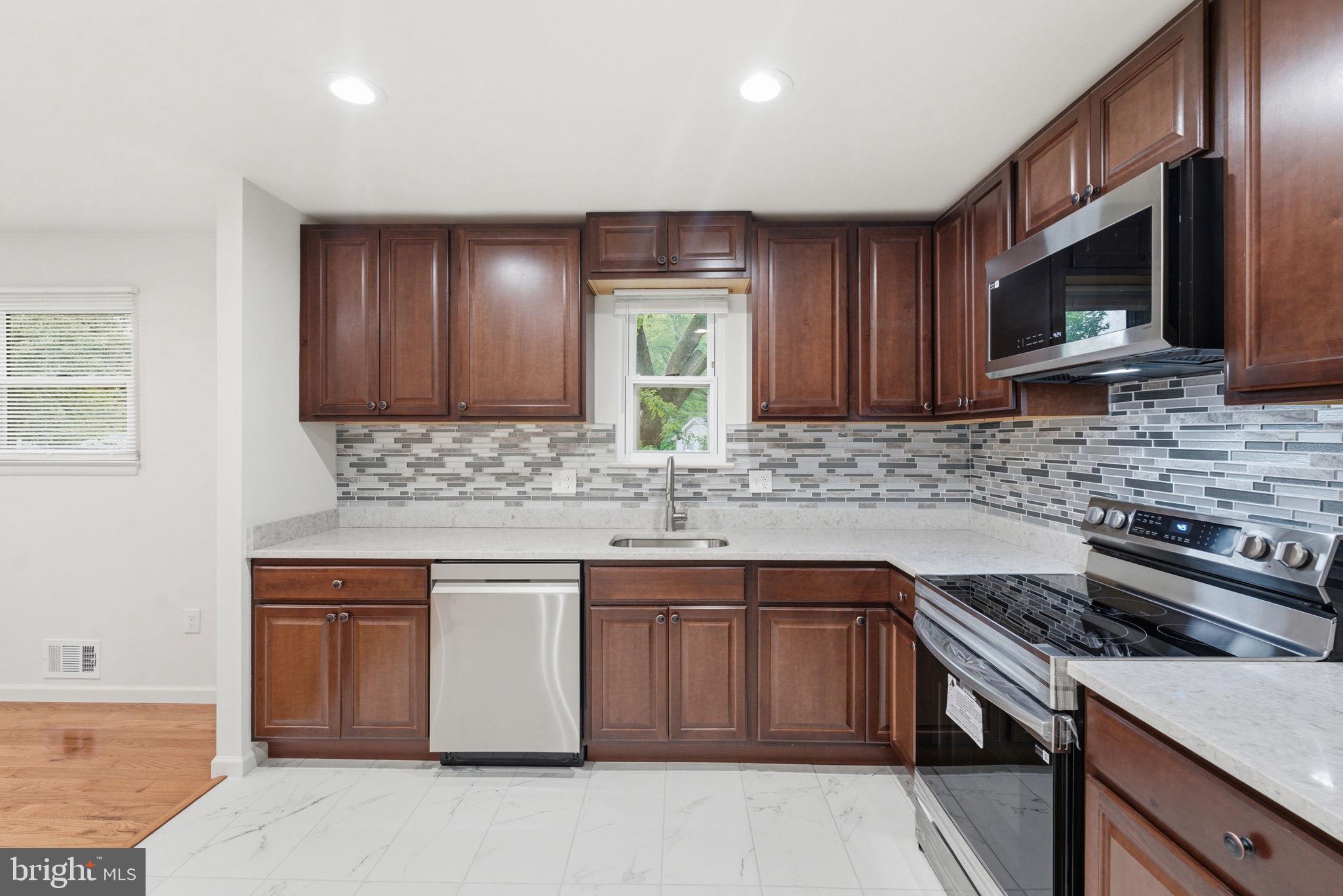 RITCHIE MANOR - Residential