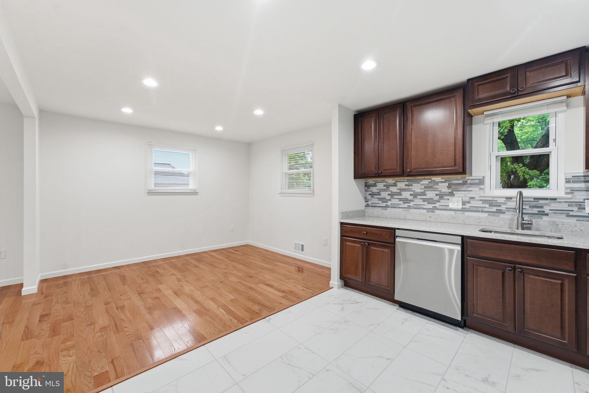 RITCHIE MANOR - Residential