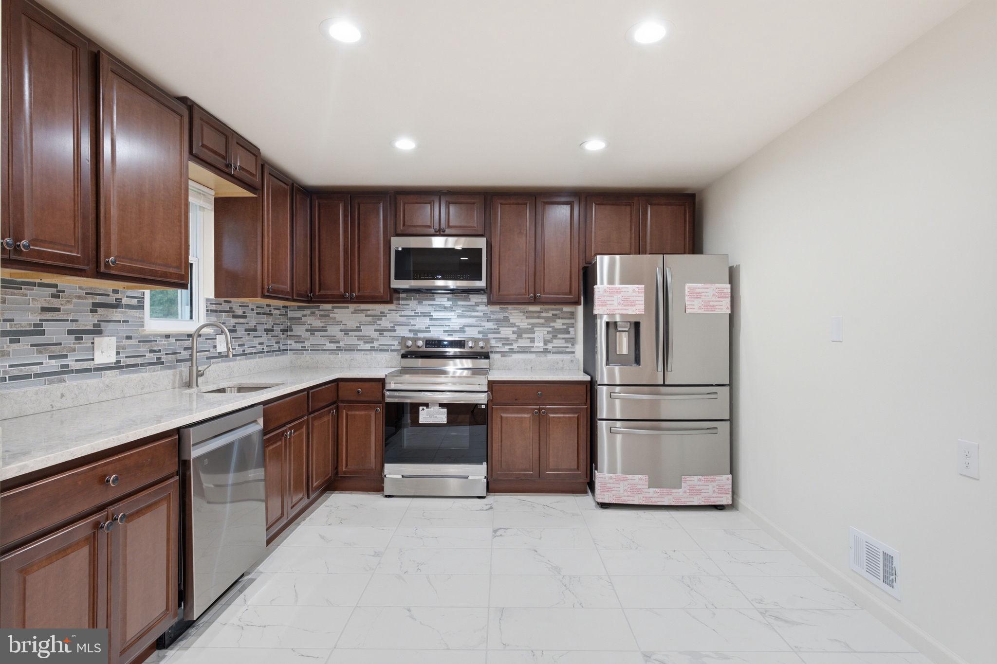 RITCHIE MANOR - Residential