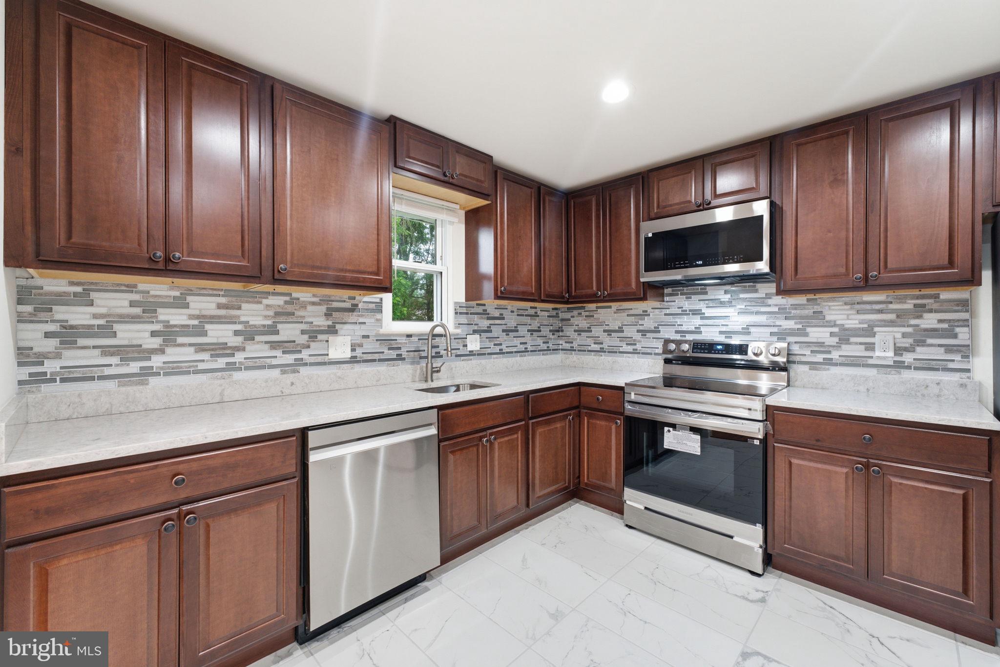 RITCHIE MANOR - Residential