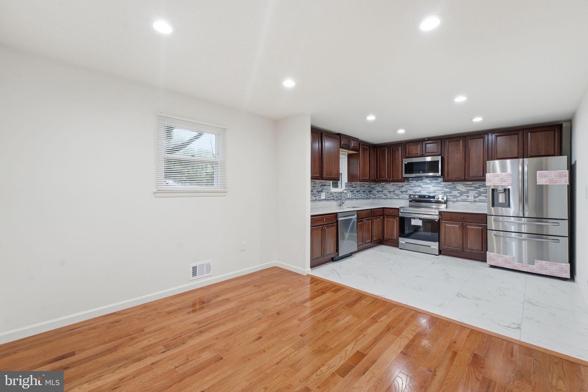 RITCHIE MANOR - Residential