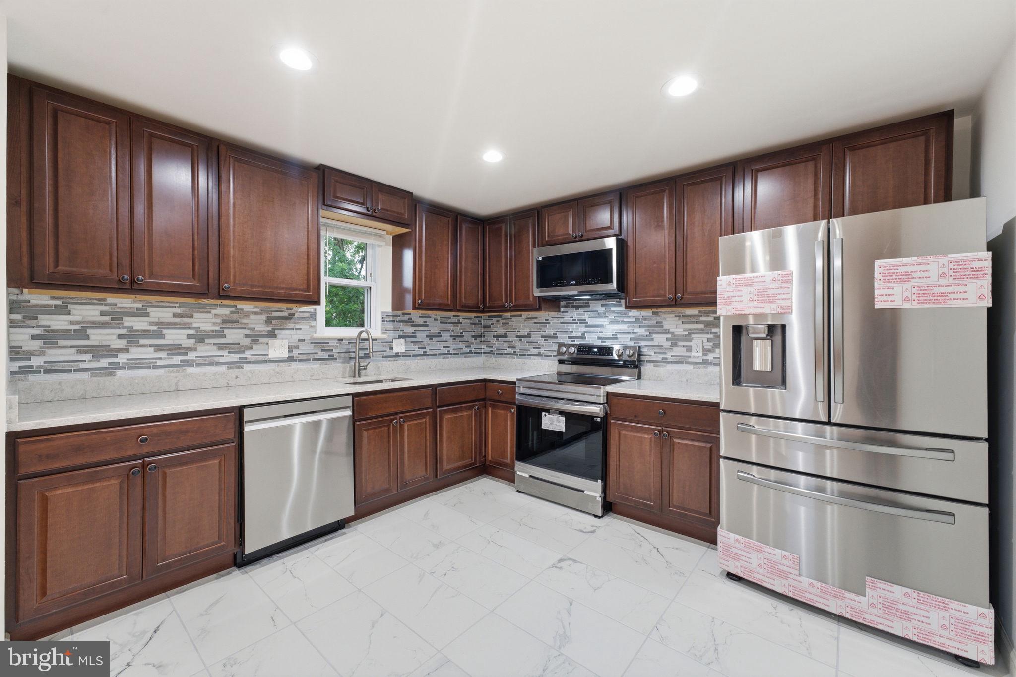 RITCHIE MANOR - Residential