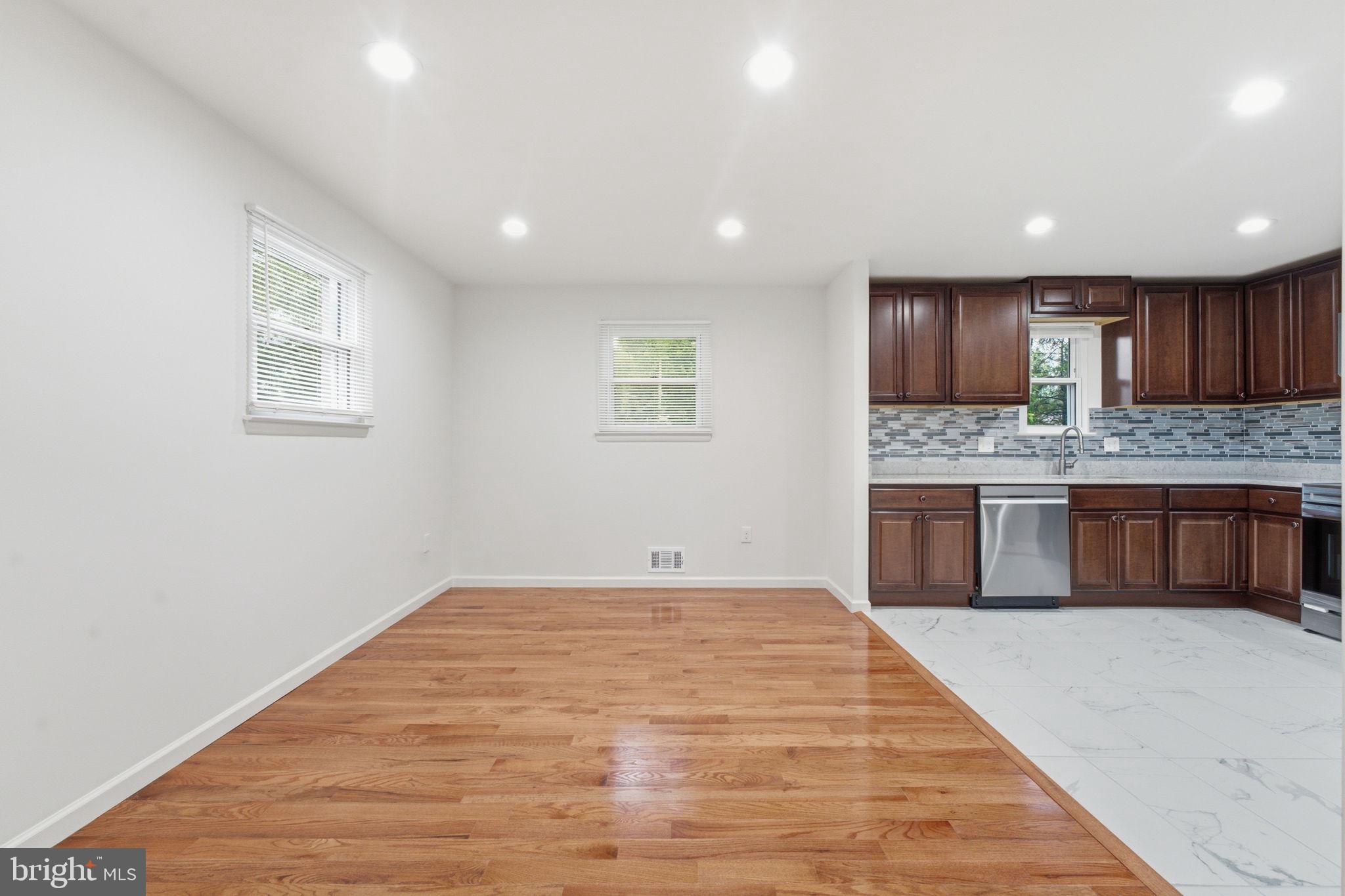 RITCHIE MANOR - Residential