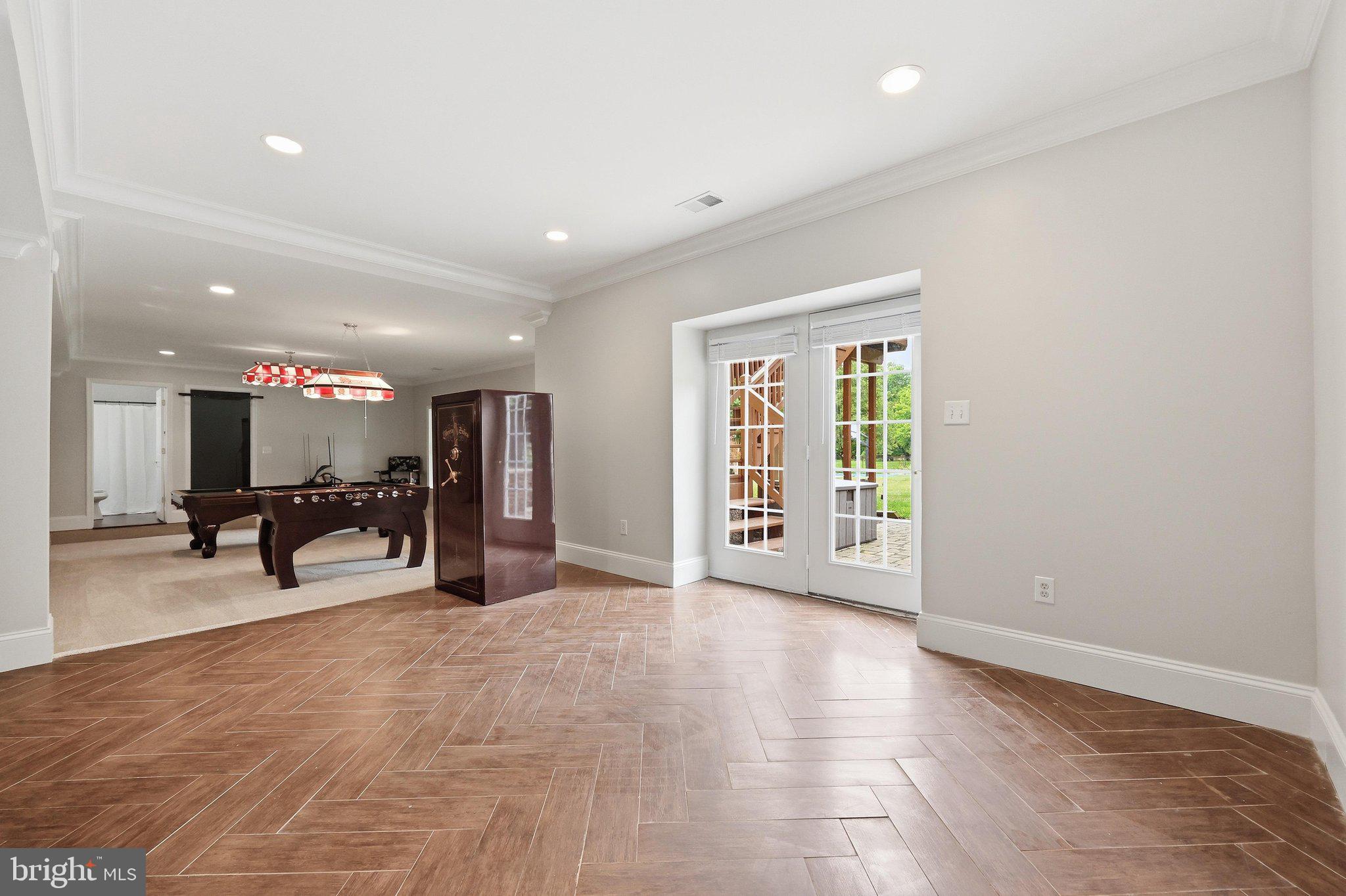 COUNTY VIEW - Residential