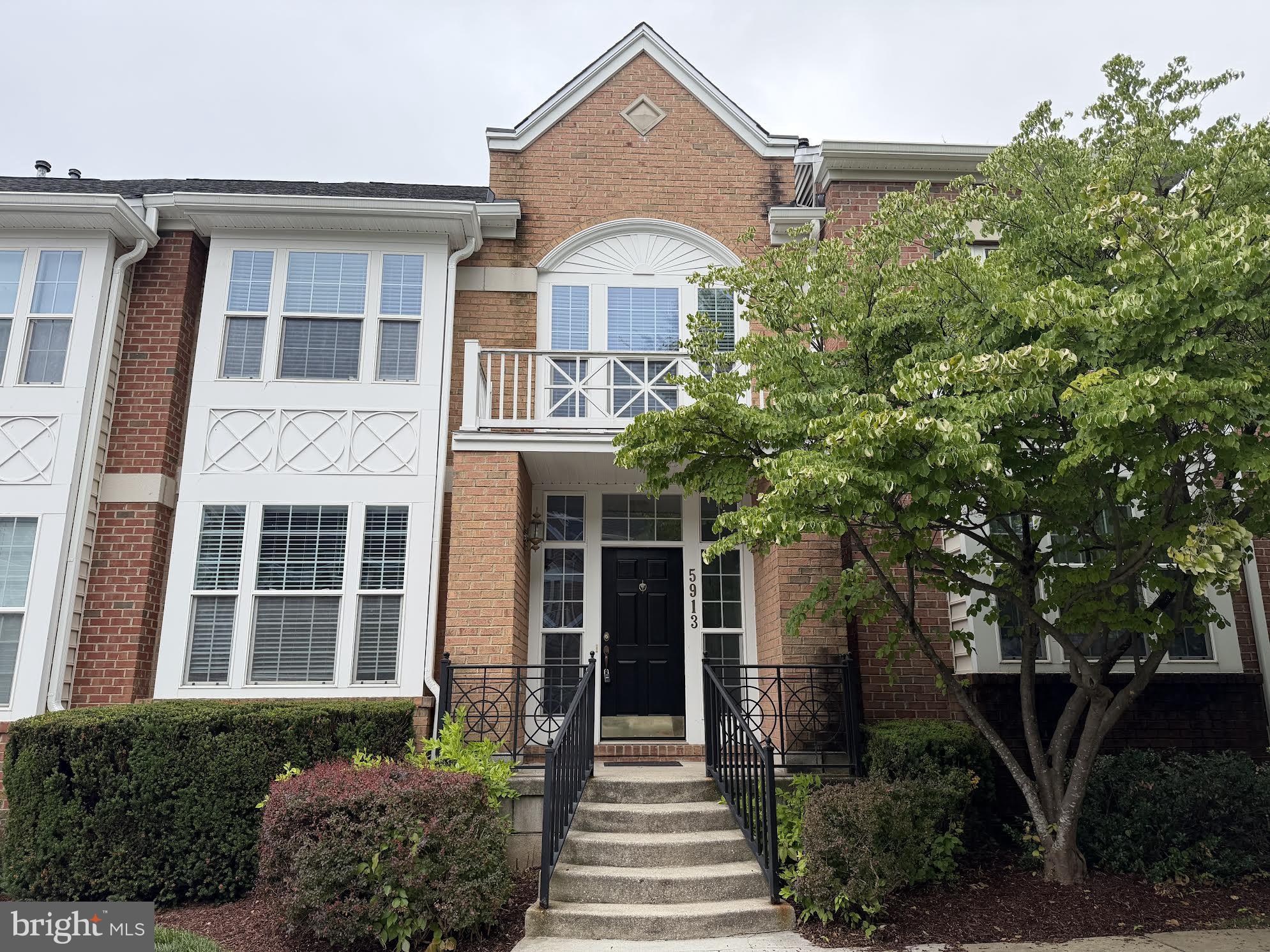 METICULOUSLY MAINTAINED TOWNHOME LOCATED IN THE HEART OF RIVER HILL NOW AVAILABLE! BEAUTIFULLY DESIGNED 3 BEDROOM RESIDENCE WITH 3.5 BATHROOMS. GARAGE PARKING. GLISTENING UPGRADED FLOORING CASCADES THROUGHOUT. ENJOY CUSTOM BIRCH CABINETRY, IMPORTED TILE, RECESSED LIGHTING, GRANITE COUNTERTOPS WITH BREAKFAST BAR, HIGH END SAMSUNG SS APPLIANCES IN DESIGNER CHEF'S KITCHEN. CONVENIENT MAIN LEVEL HALF BATH. LOADS OF NATURAL LIGHT. TALL CEILINGS. WALK-IN SHOWERS. WALK-IN CLOSETS. FINISHED LOWER LEVEL FEATURES SECONDARY GREAT ROOM, 1 FULL BATH, AND UTILITY ROOM WITH TONS OF STORAGE. CONVENIENT SECOND STORY SIDE BY SIDE FULL SIZE LAUNDRY. CUSTOM BLINDS THROUGHOUT. CLOSE PROXIMITY TO RETAIL SHOPPING, LOCAL DINING, GREAT SCHOOLS, AND ALL MAJOR HIGHWAYS. SCHEDULE A PRIVATE TOUR TODAY!