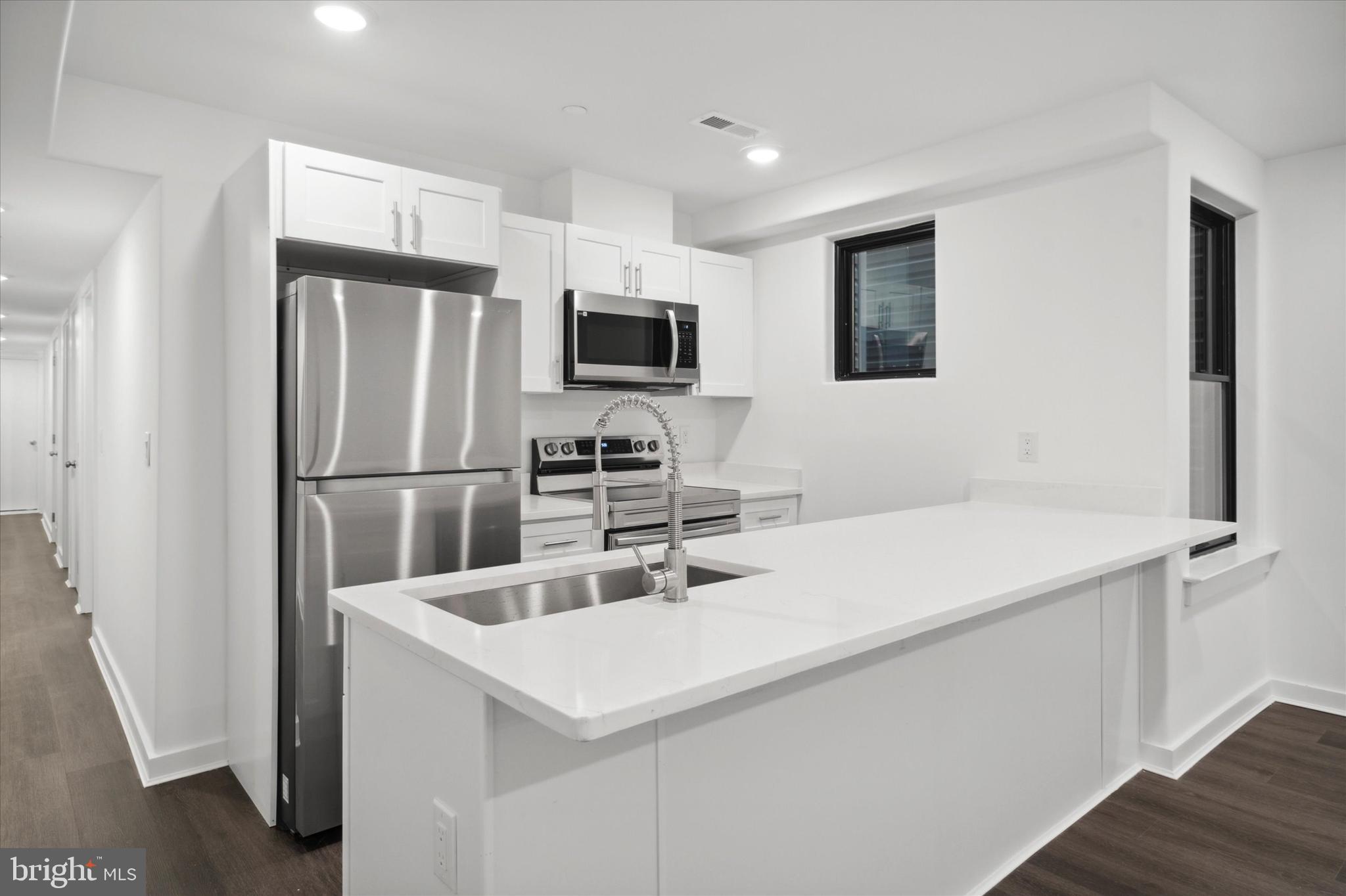UNIVERSITY CITY - Commercial Sale