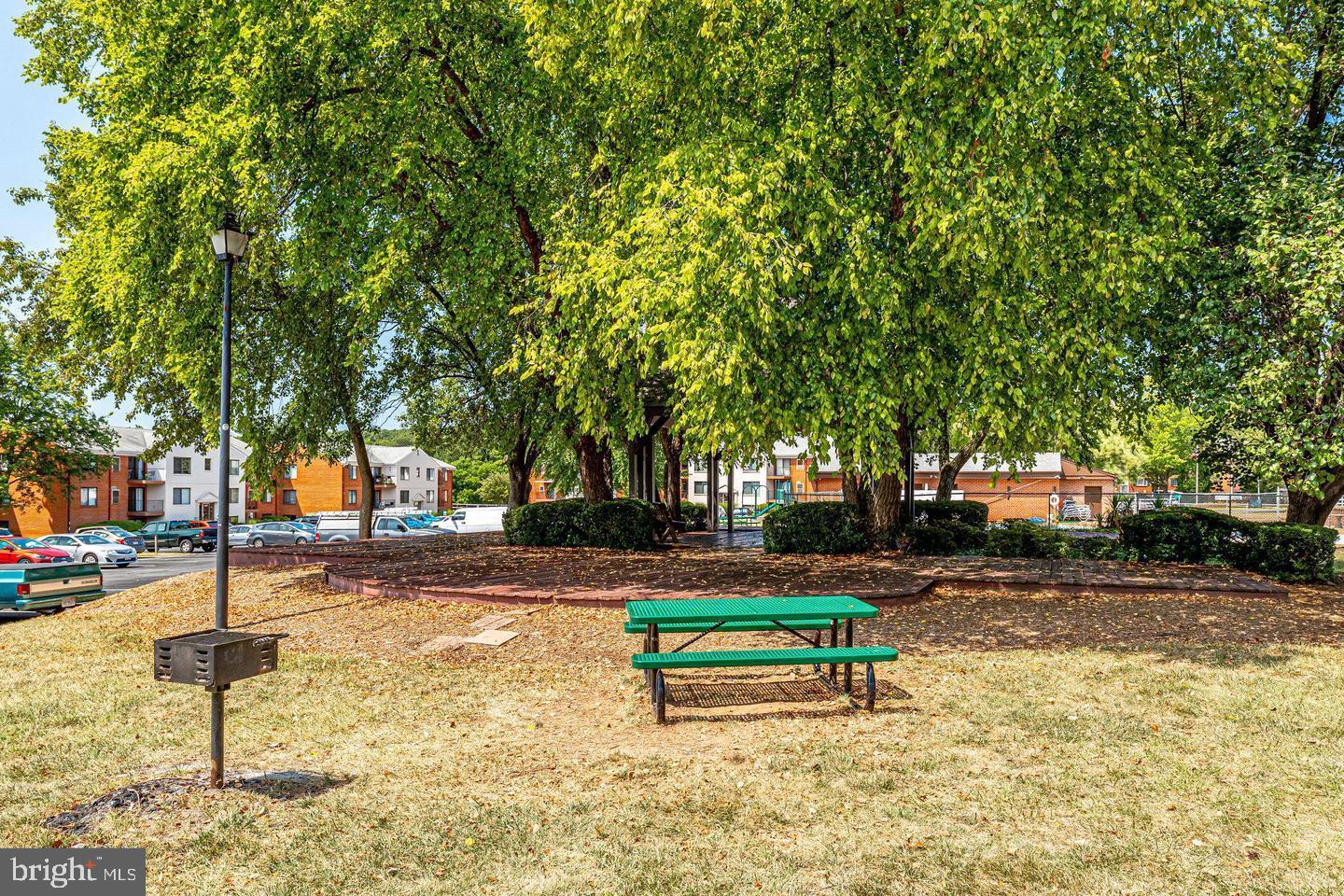 COUNTRY CLUB GREEN - Residential
