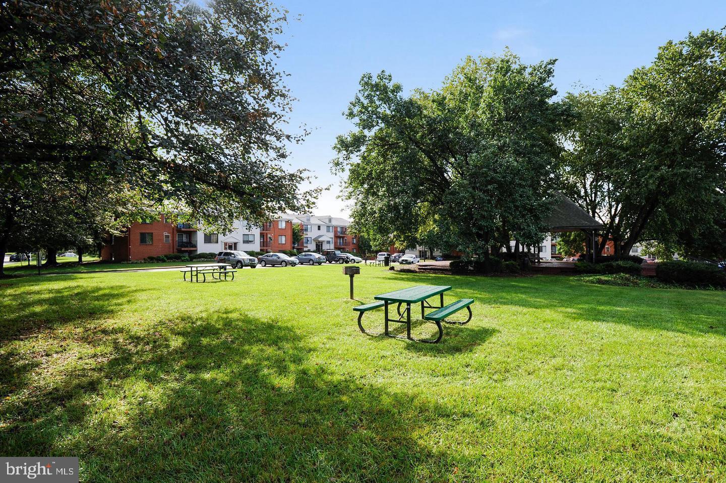 COUNTRY CLUB GREEN - Residential