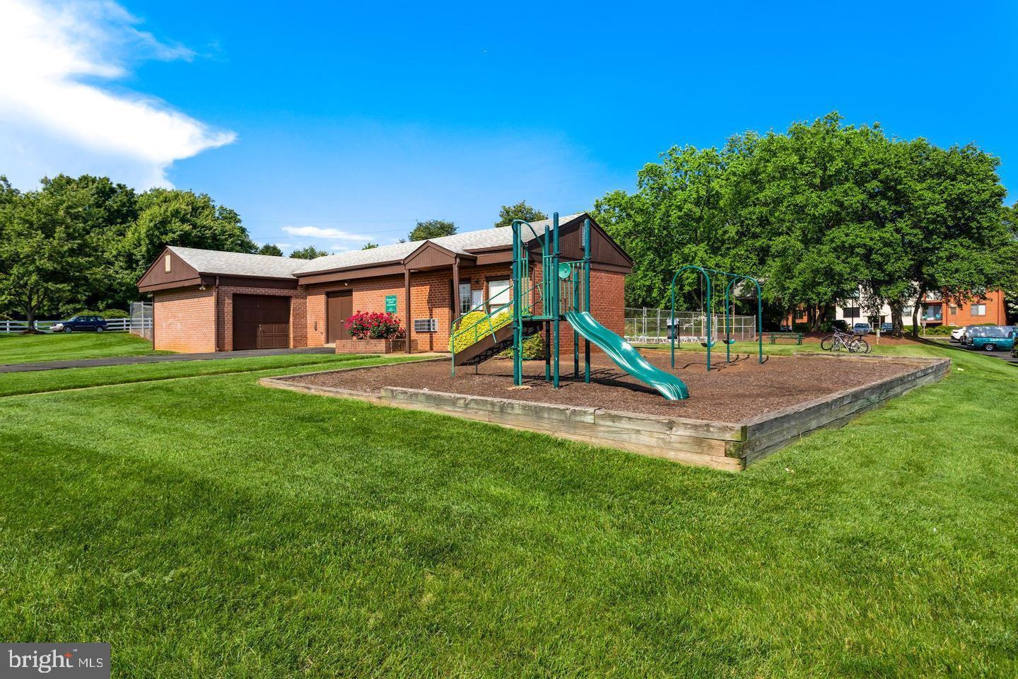 COUNTRY CLUB GREEN - Residential
