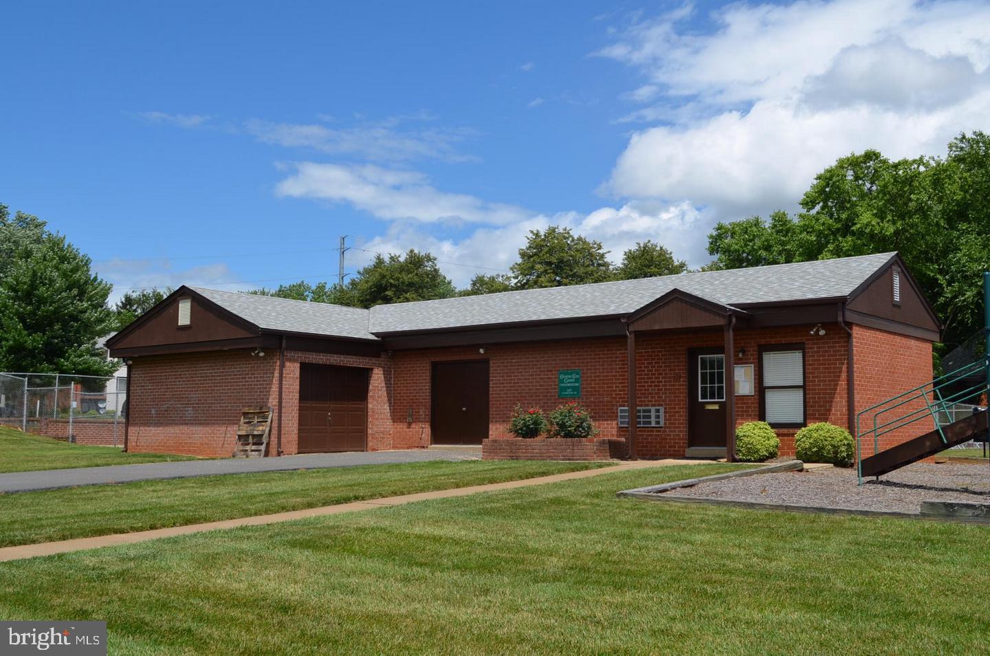 COUNTRY CLUB GREEN - Residential