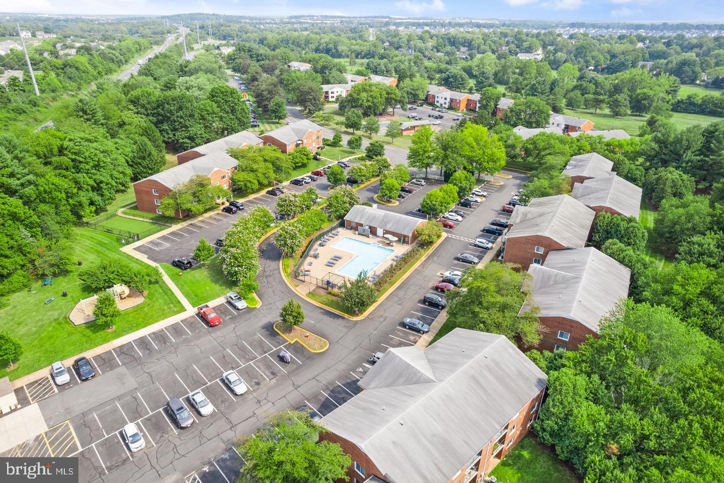 COUNTRY CLUB GREEN - Residential