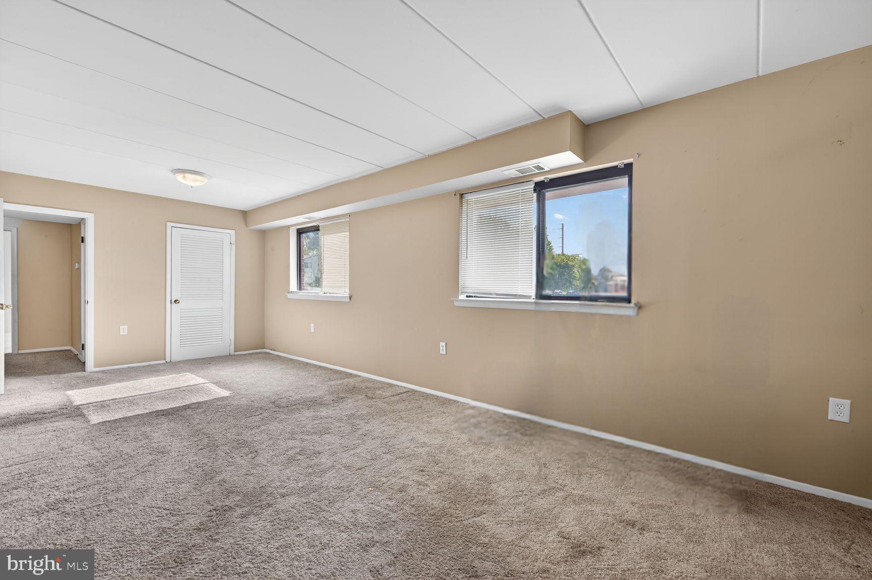 COUNTRY CLUB GREEN - Residential