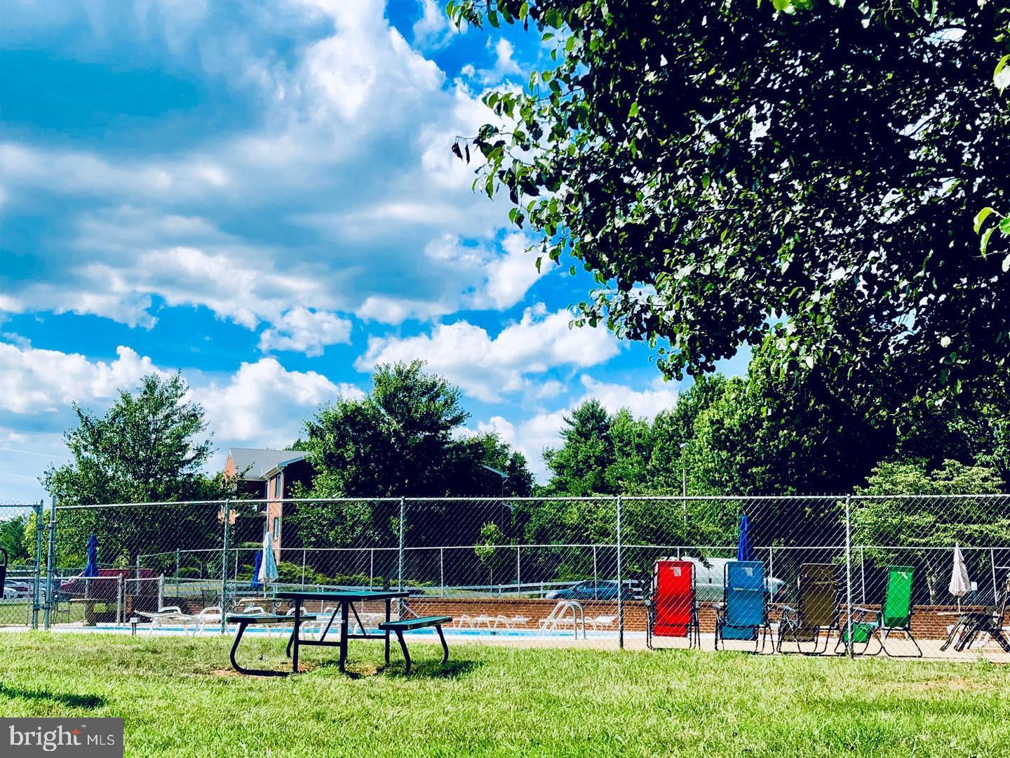 COUNTRY CLUB GREEN - Residential
