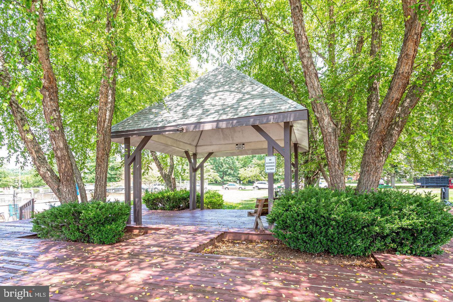 COUNTRY CLUB GREEN - Residential