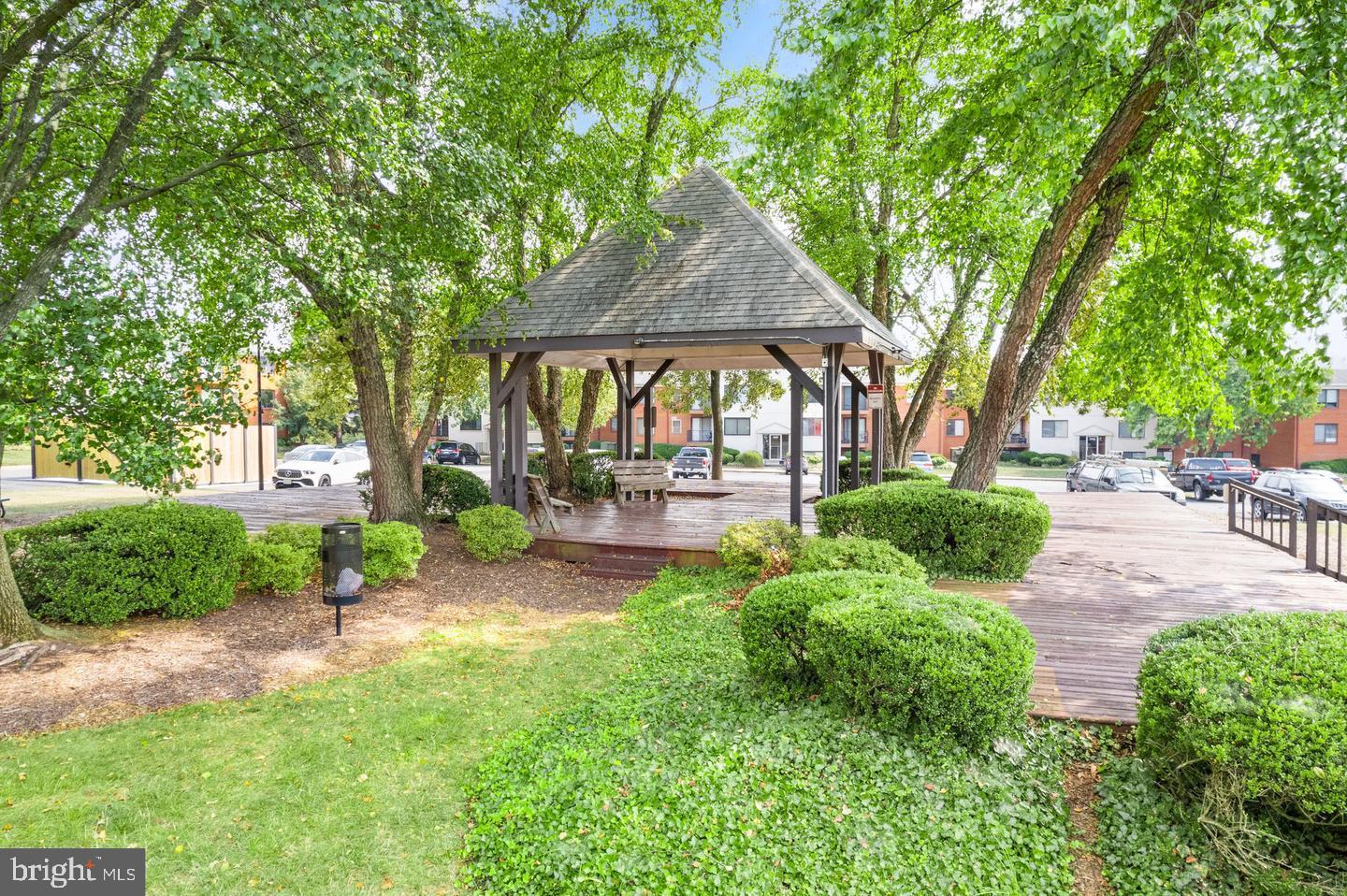 COUNTRY CLUB GREEN - Residential