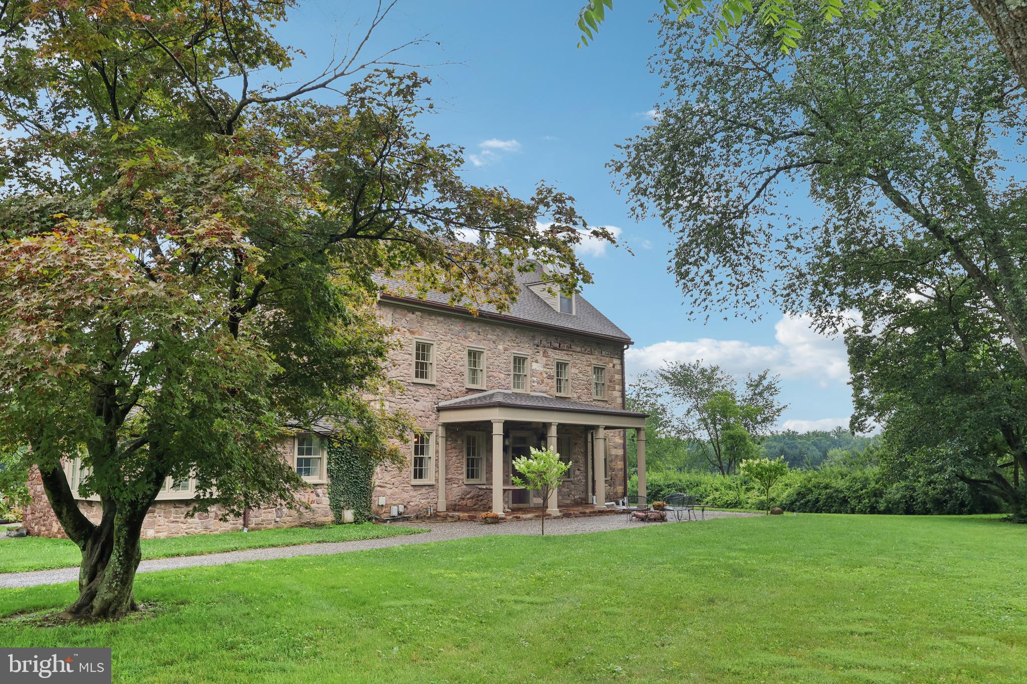 PEBBLE HILL - Residential