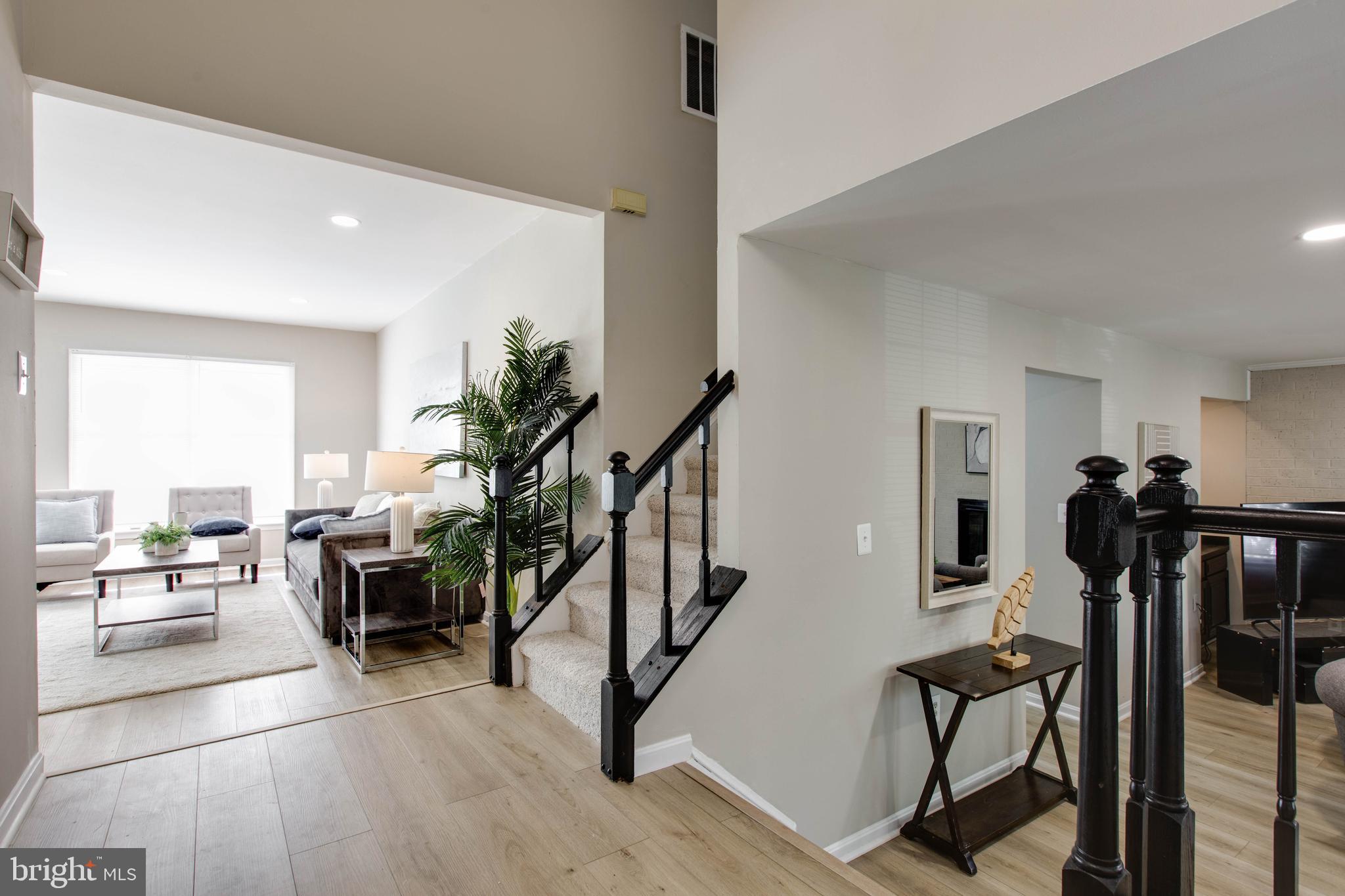 NAPLES MANOR - Residential