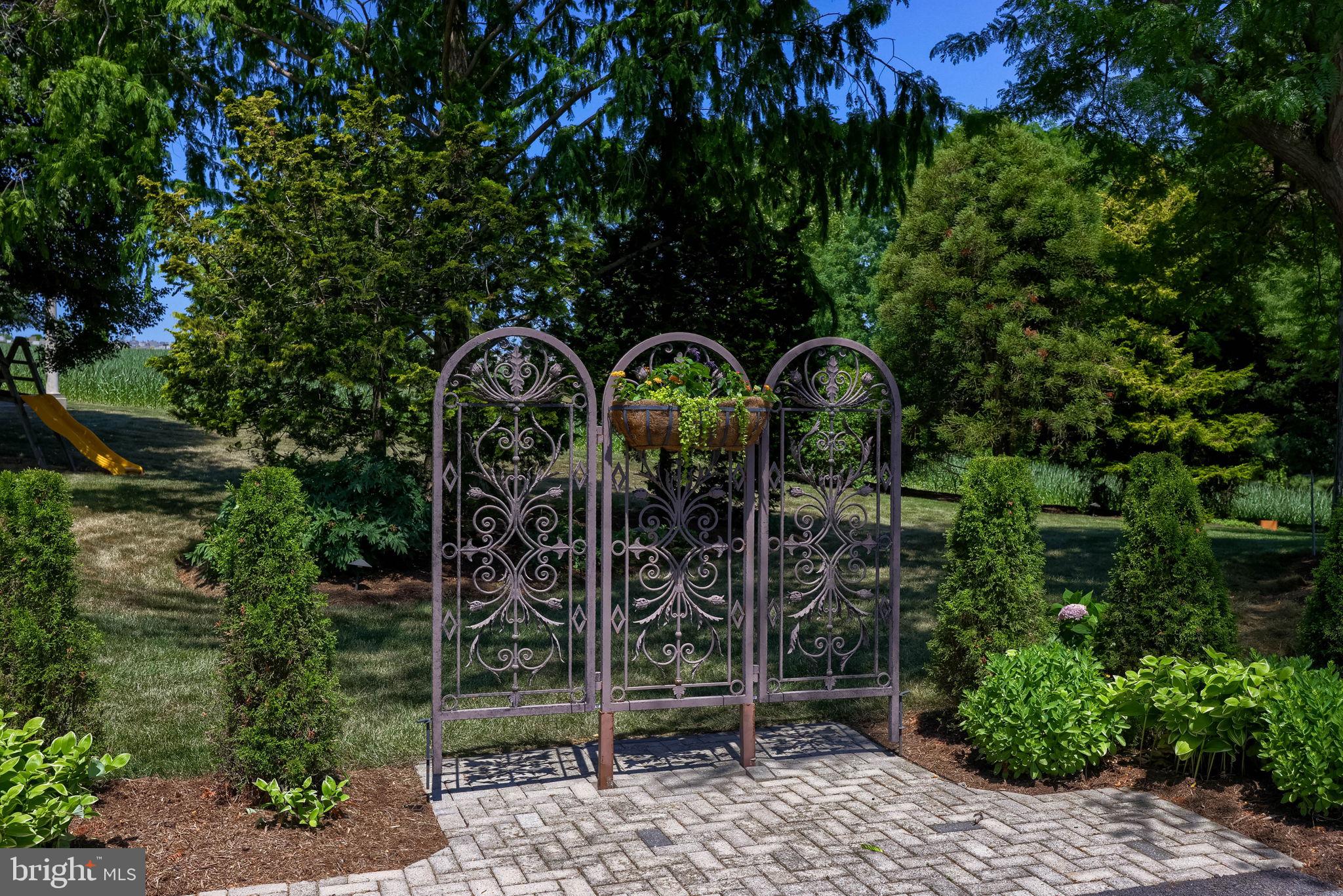 NORTH HILLS - Residential