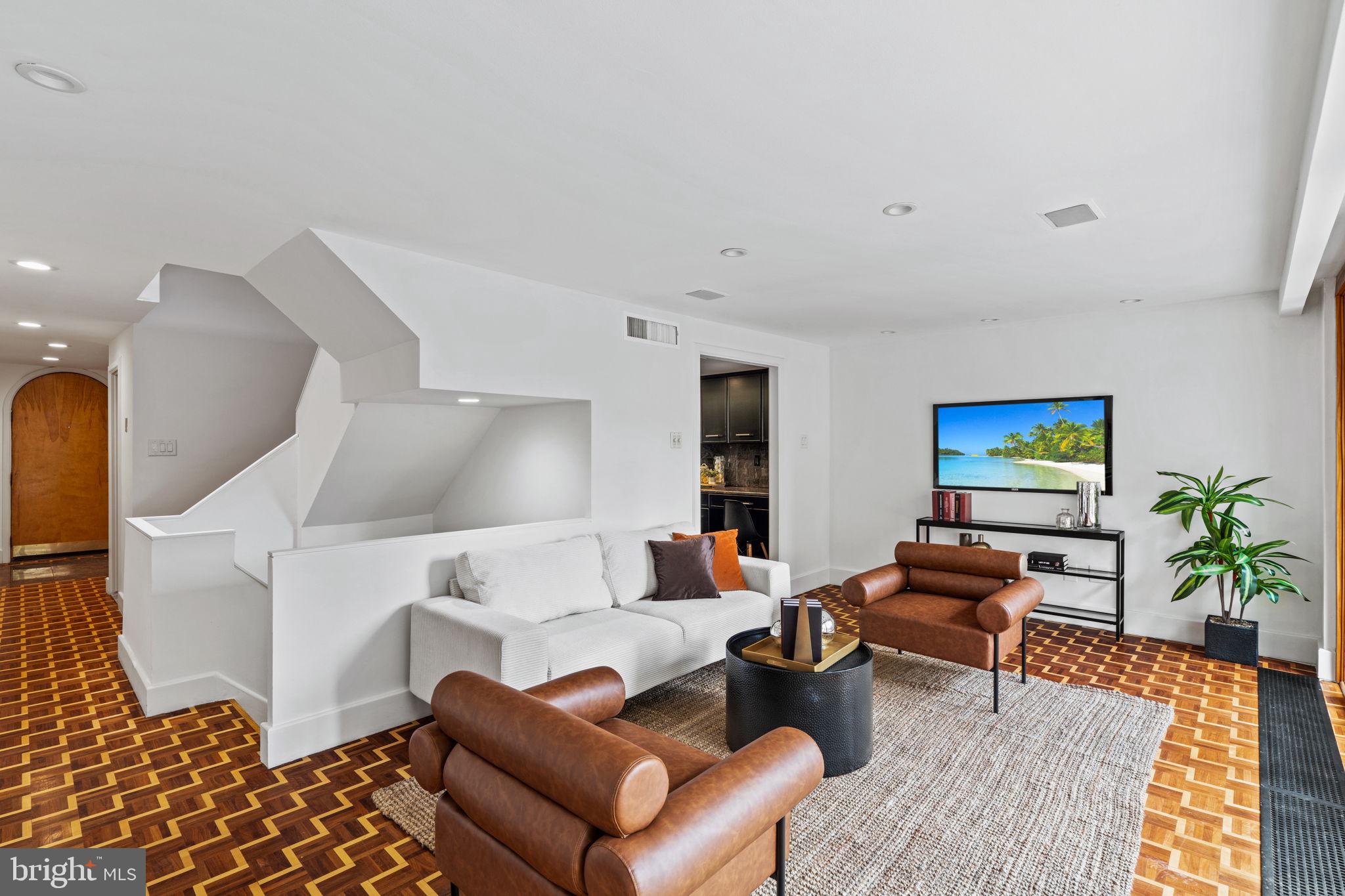 SOCIETY HILL - Residential