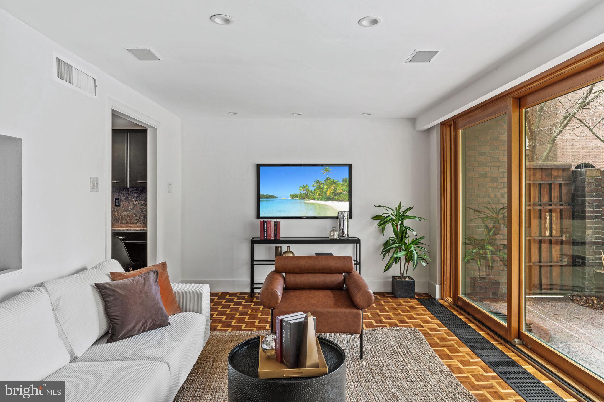 SOCIETY HILL - Residential