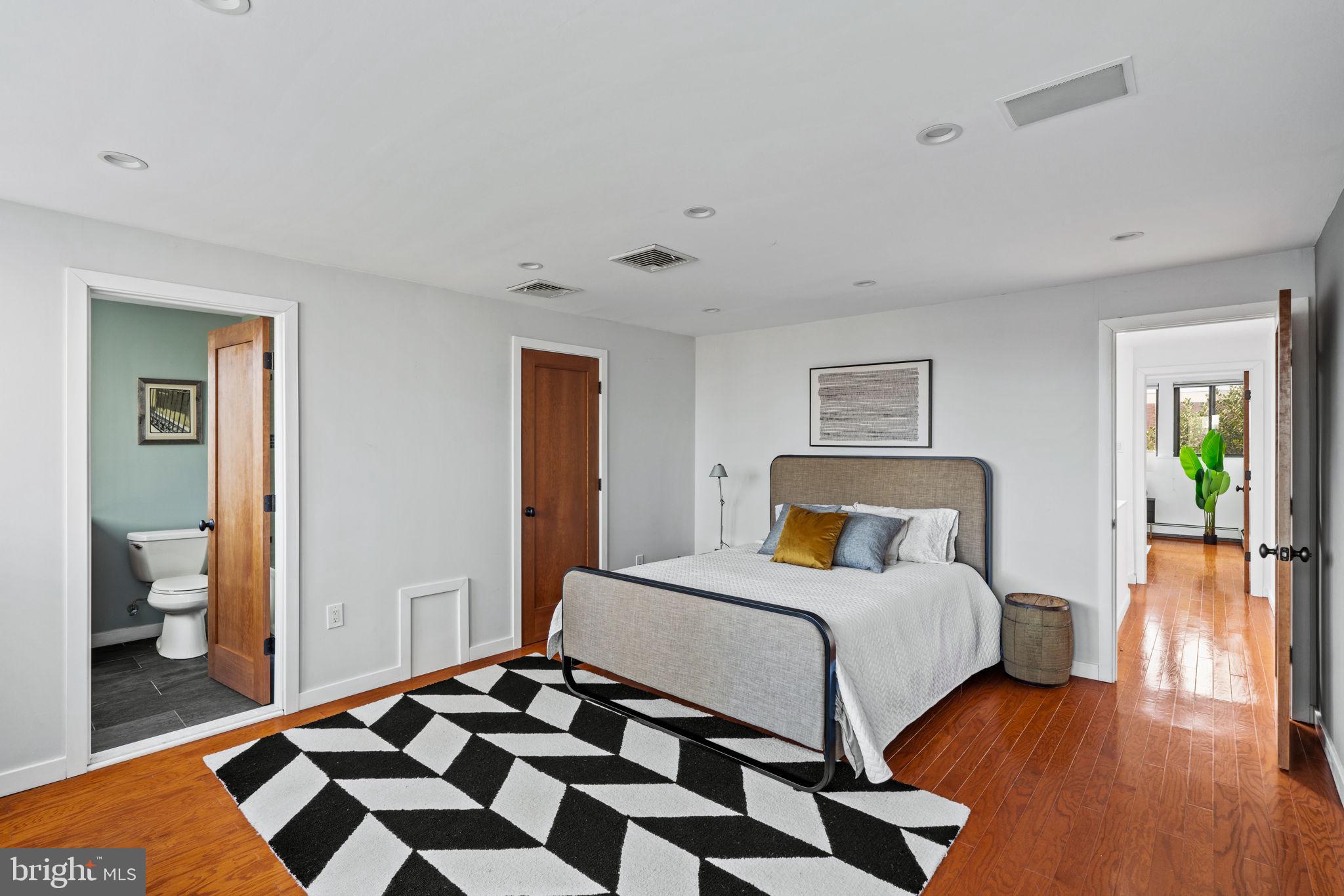 SOCIETY HILL - Residential
