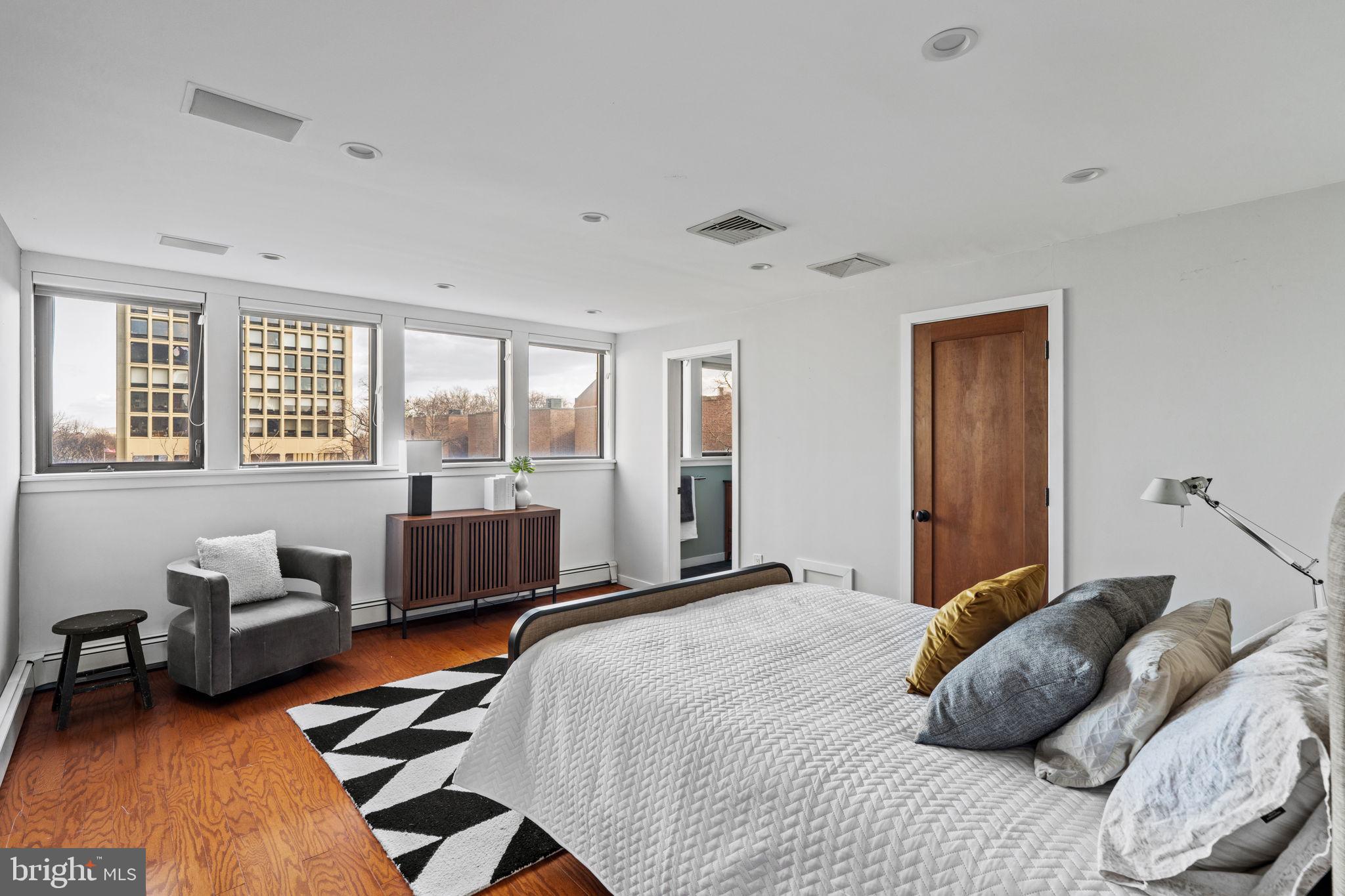 SOCIETY HILL - Residential