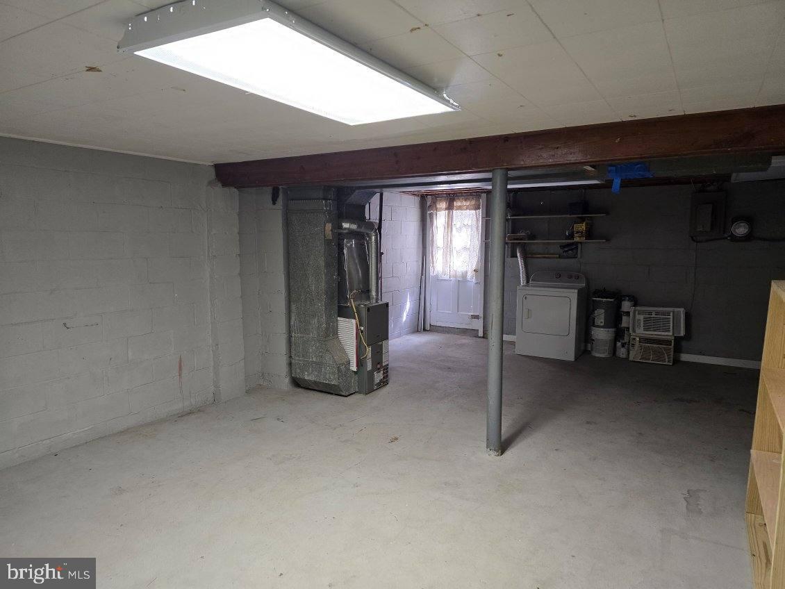 CHARLESMONT - Residential Lease