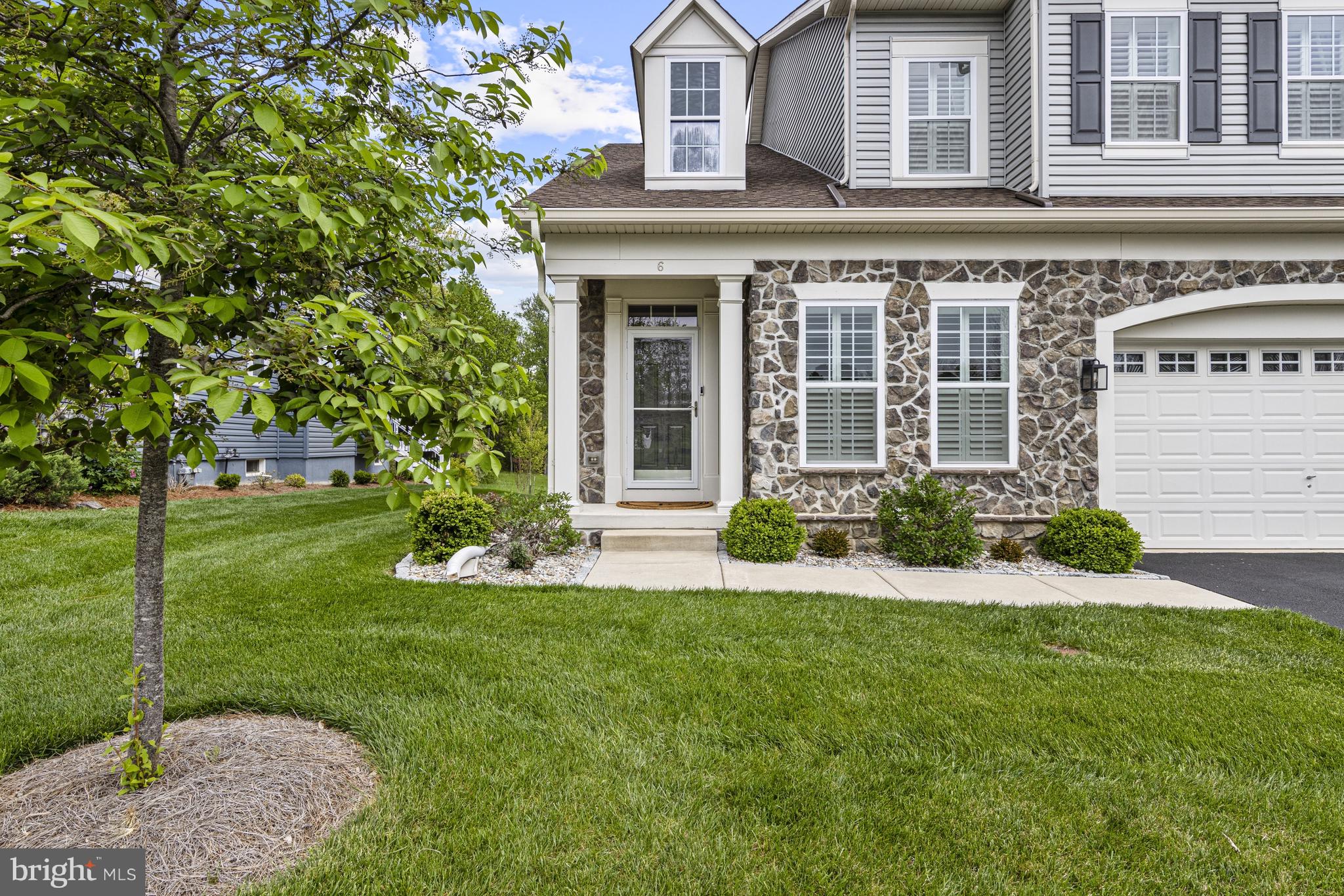 WESTHAMPTON - Residential