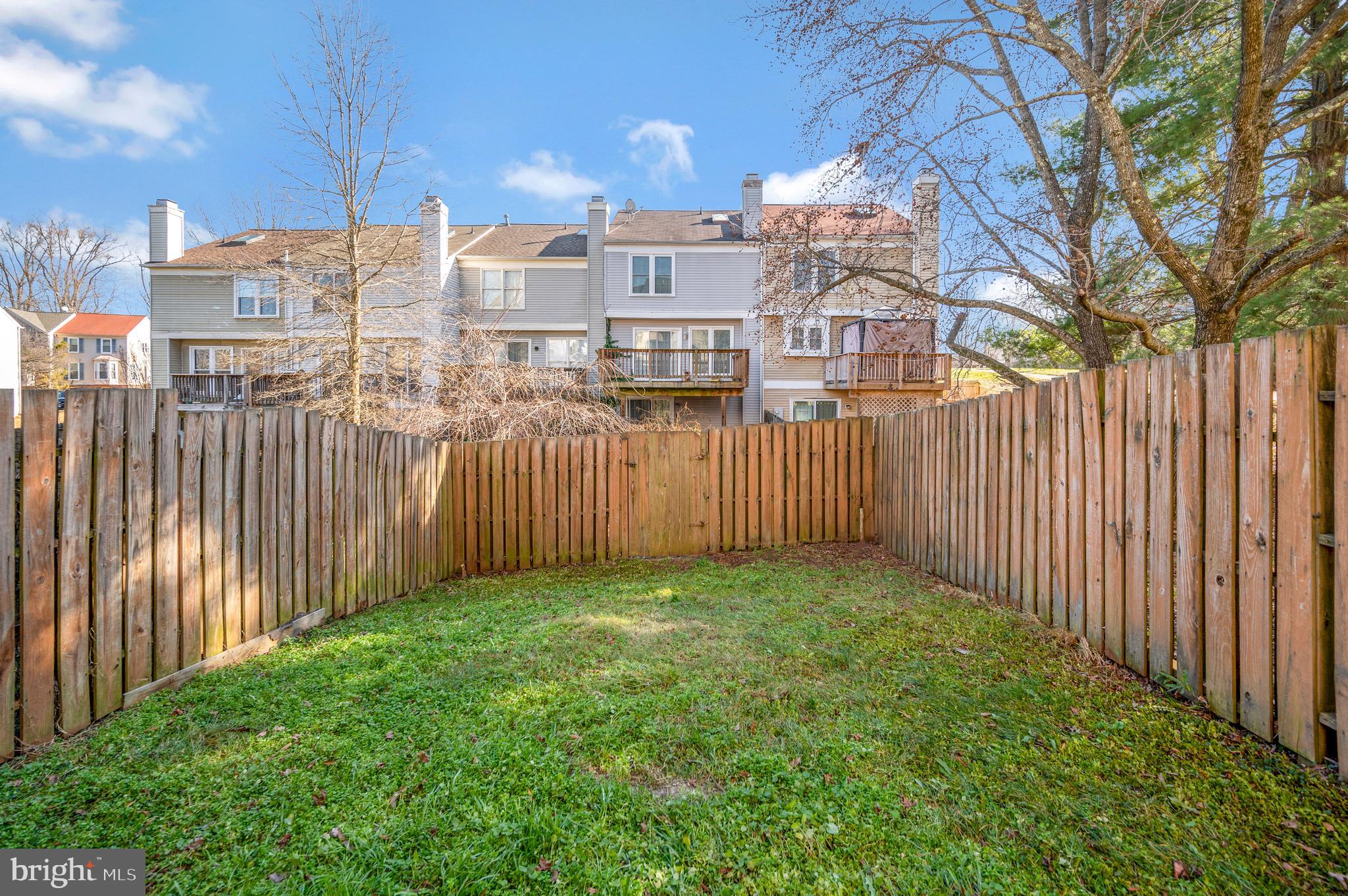 SPRING KNOLL - Residential