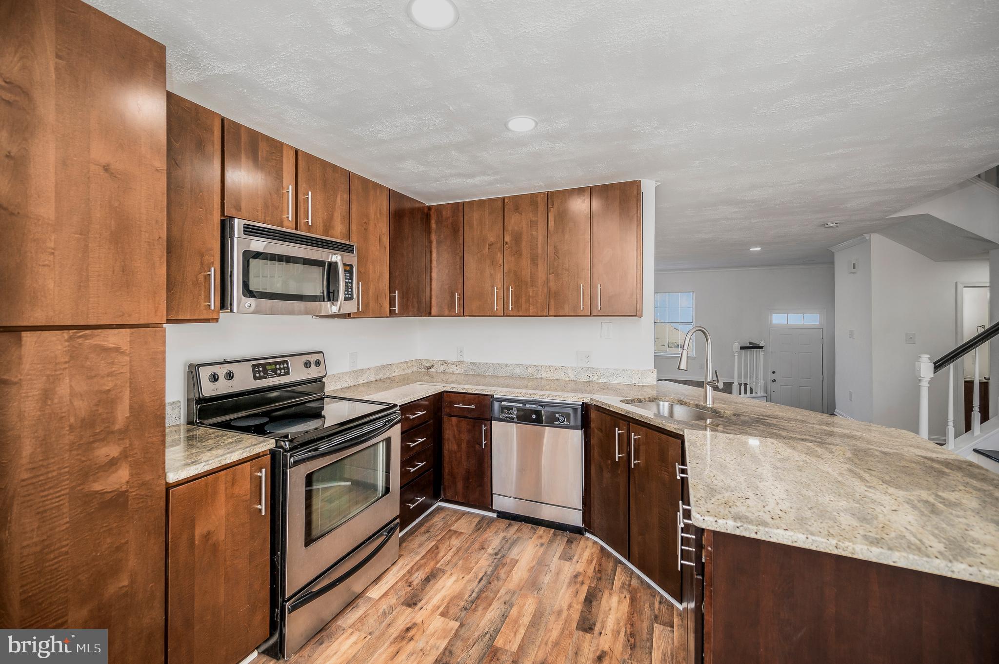 SPRING KNOLL - Residential