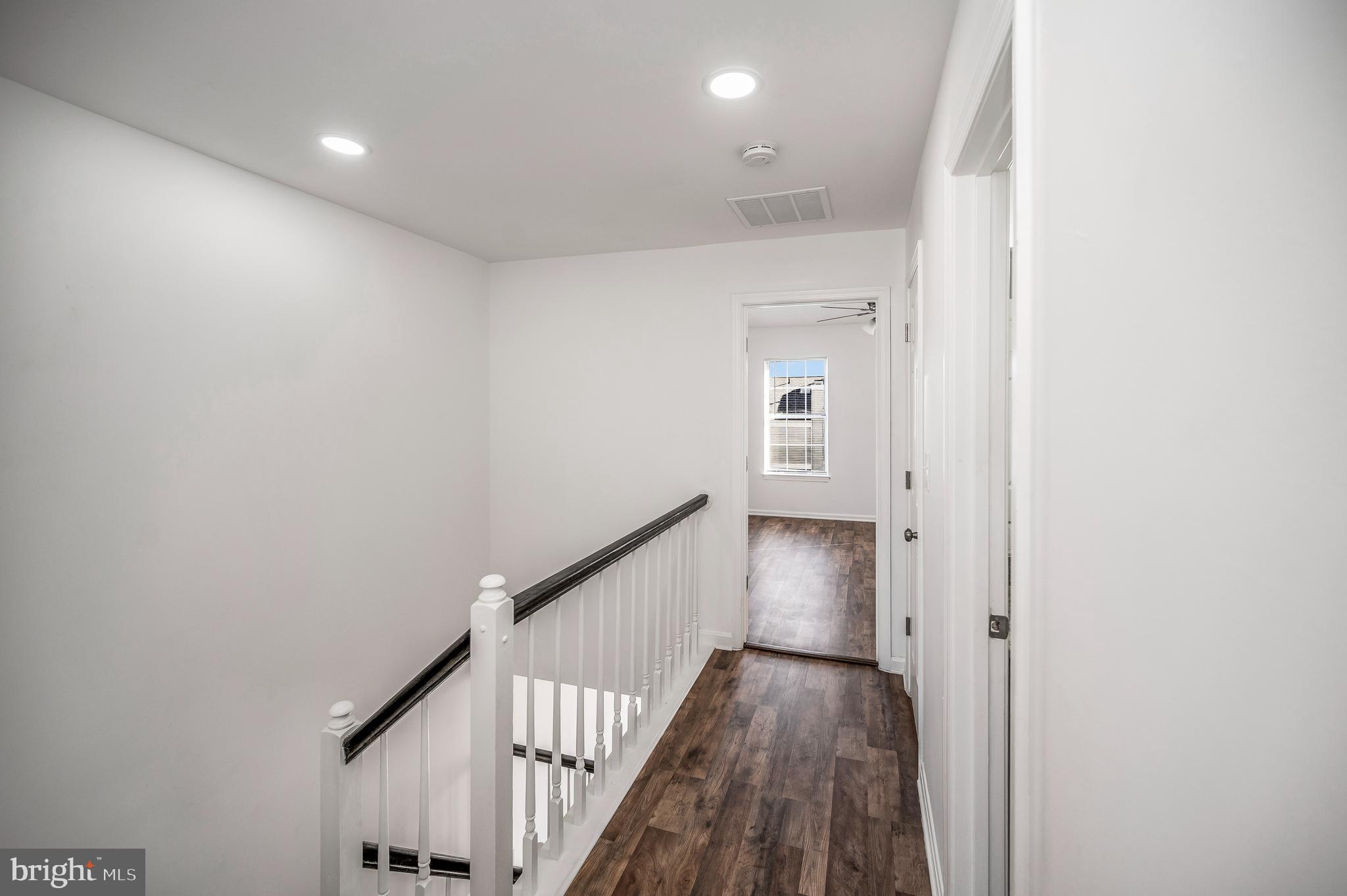 SPRING KNOLL - Residential