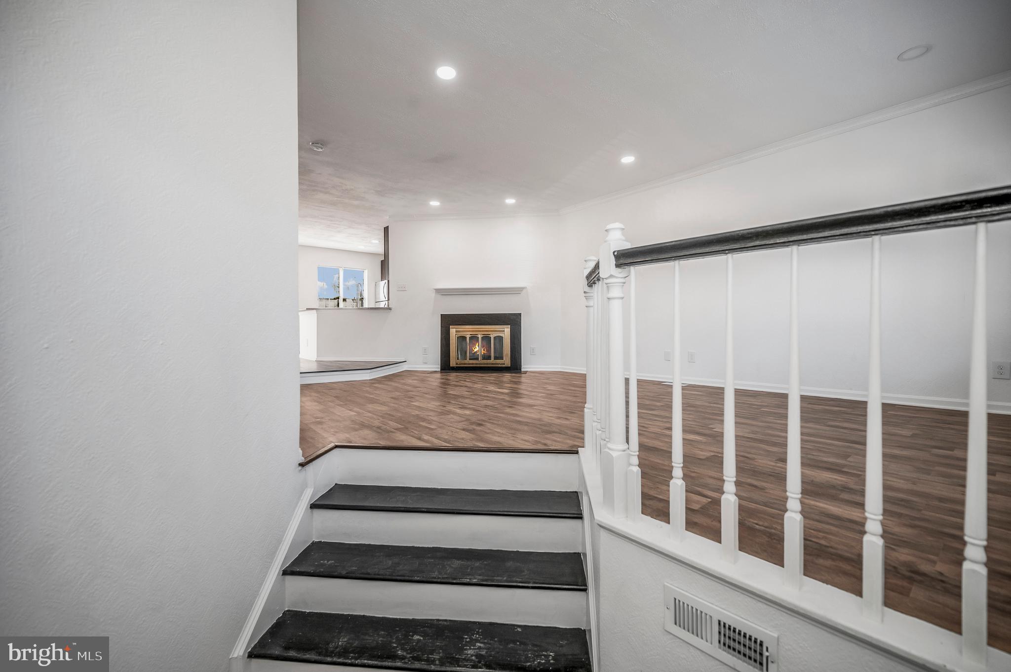 SPRING KNOLL - Residential