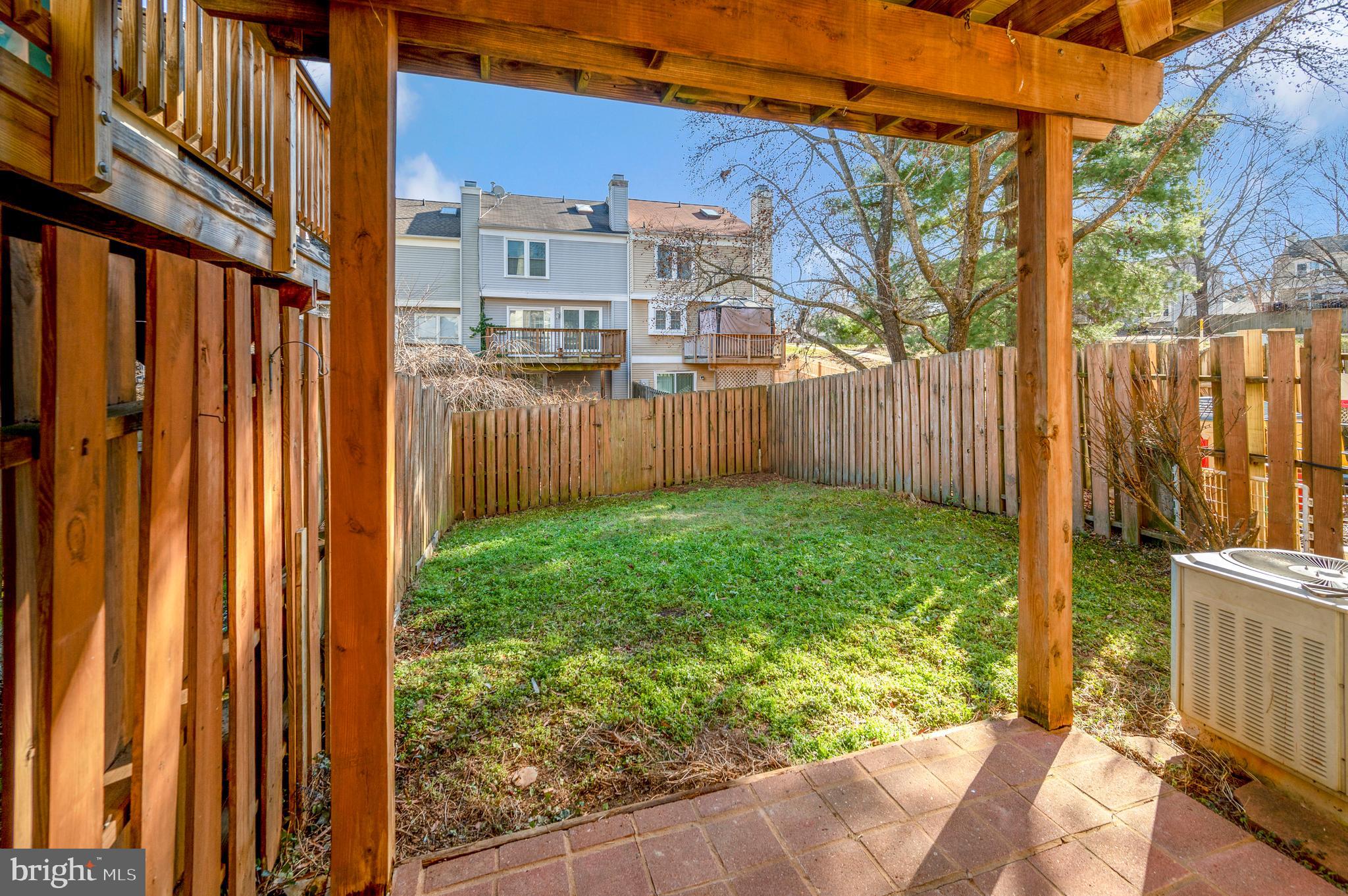 SPRING KNOLL - Residential