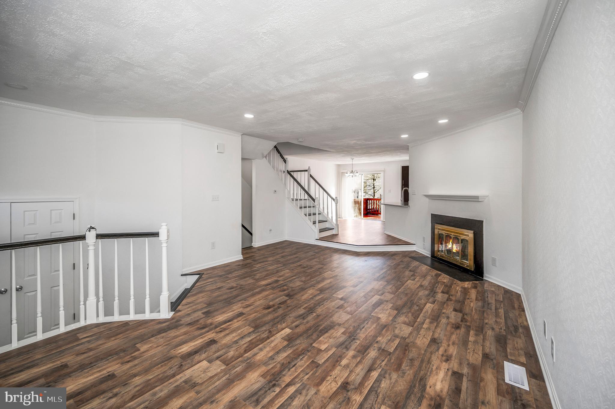 SPRING KNOLL - Residential